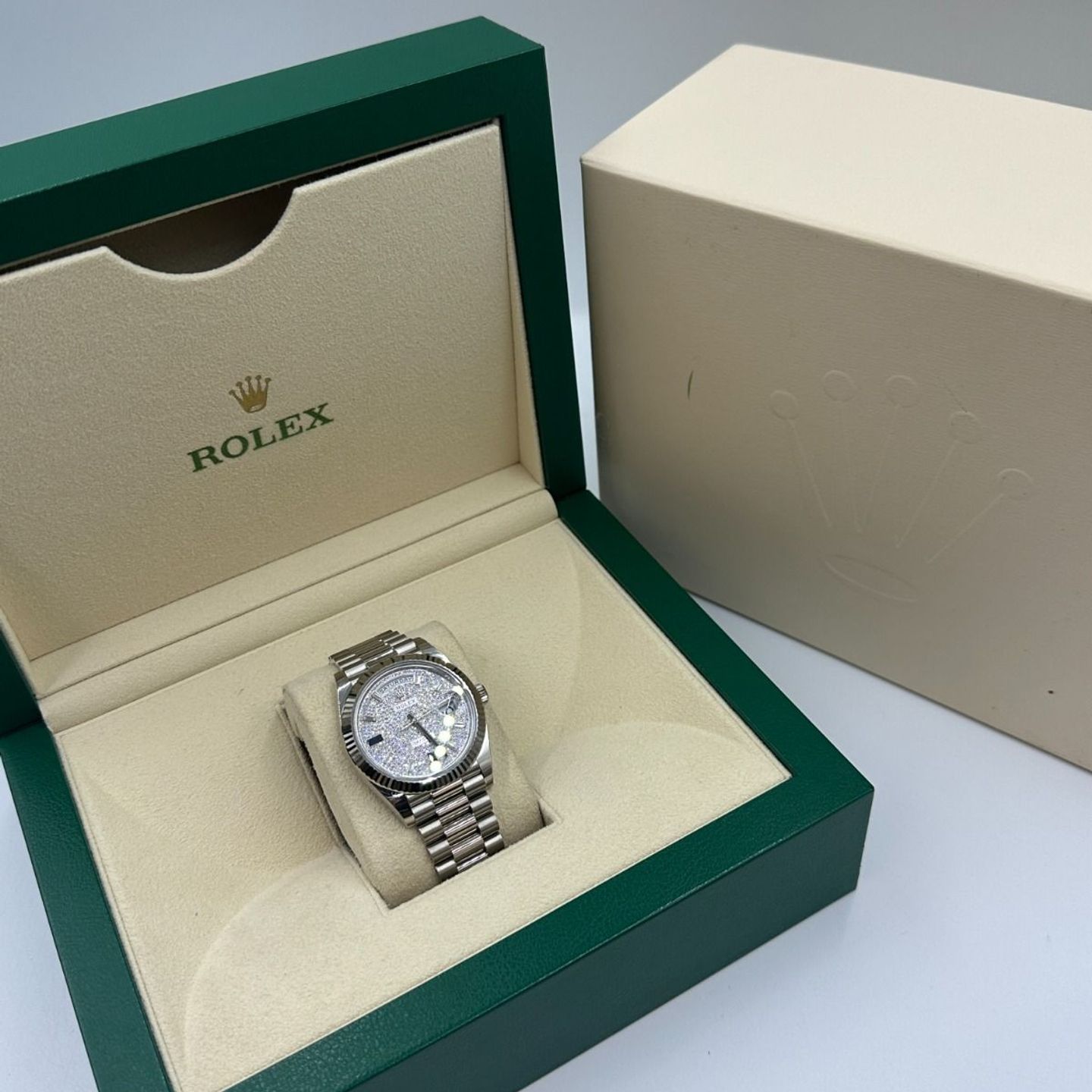 Rolex Day-Date 40 228239 (2023) - Wit wijzerplaat 40mm Witgoud (3/8)