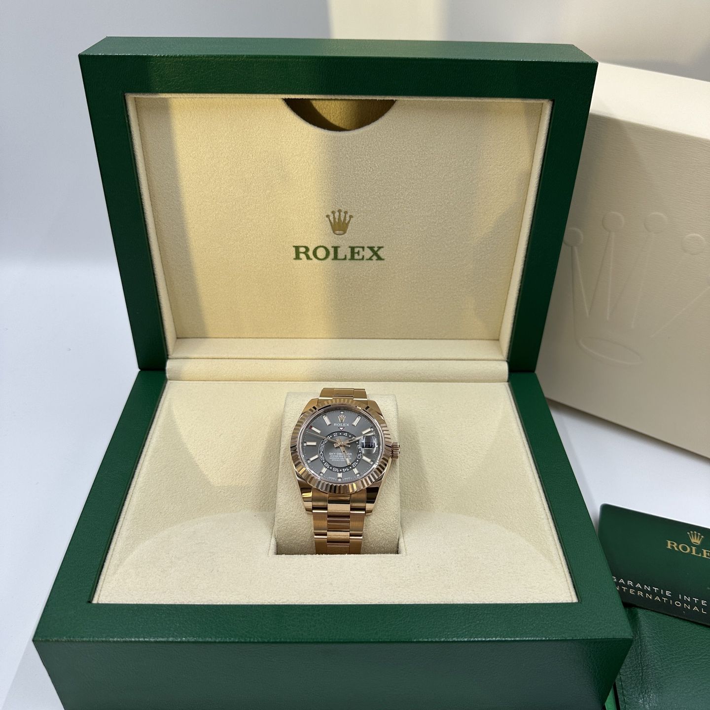 Rolex Sky-Dweller 326935 (Unknown (random serial)) - Grey dial 42 mm Rose Gold case (3/8)