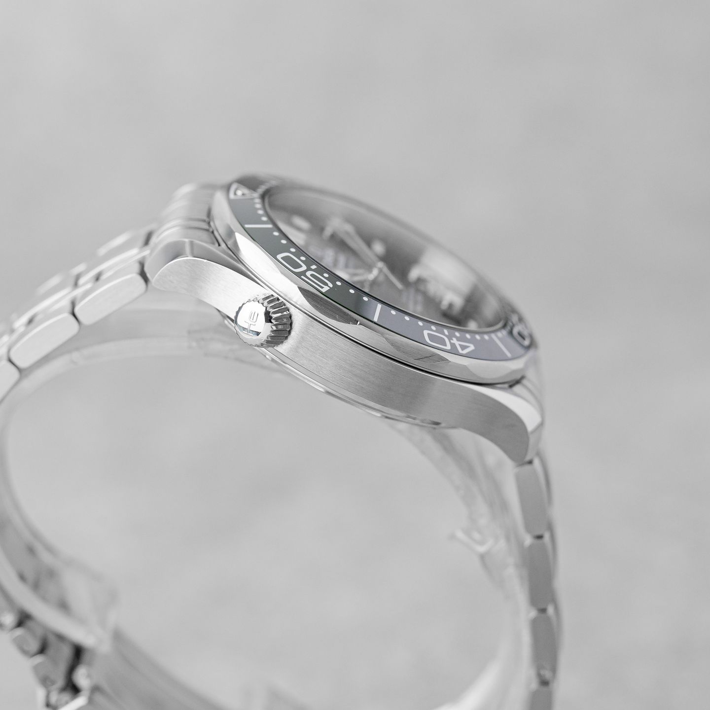 Omega Seamaster Diver 300 M 210.30.42.20.04.001 - (4/8)