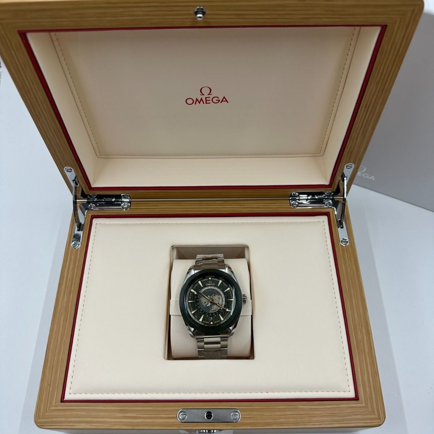 Omega Seamaster Aqua Terra 220.30.43.22.10.001 (2023) - Groen wijzerplaat 43mm Staal (4/8)