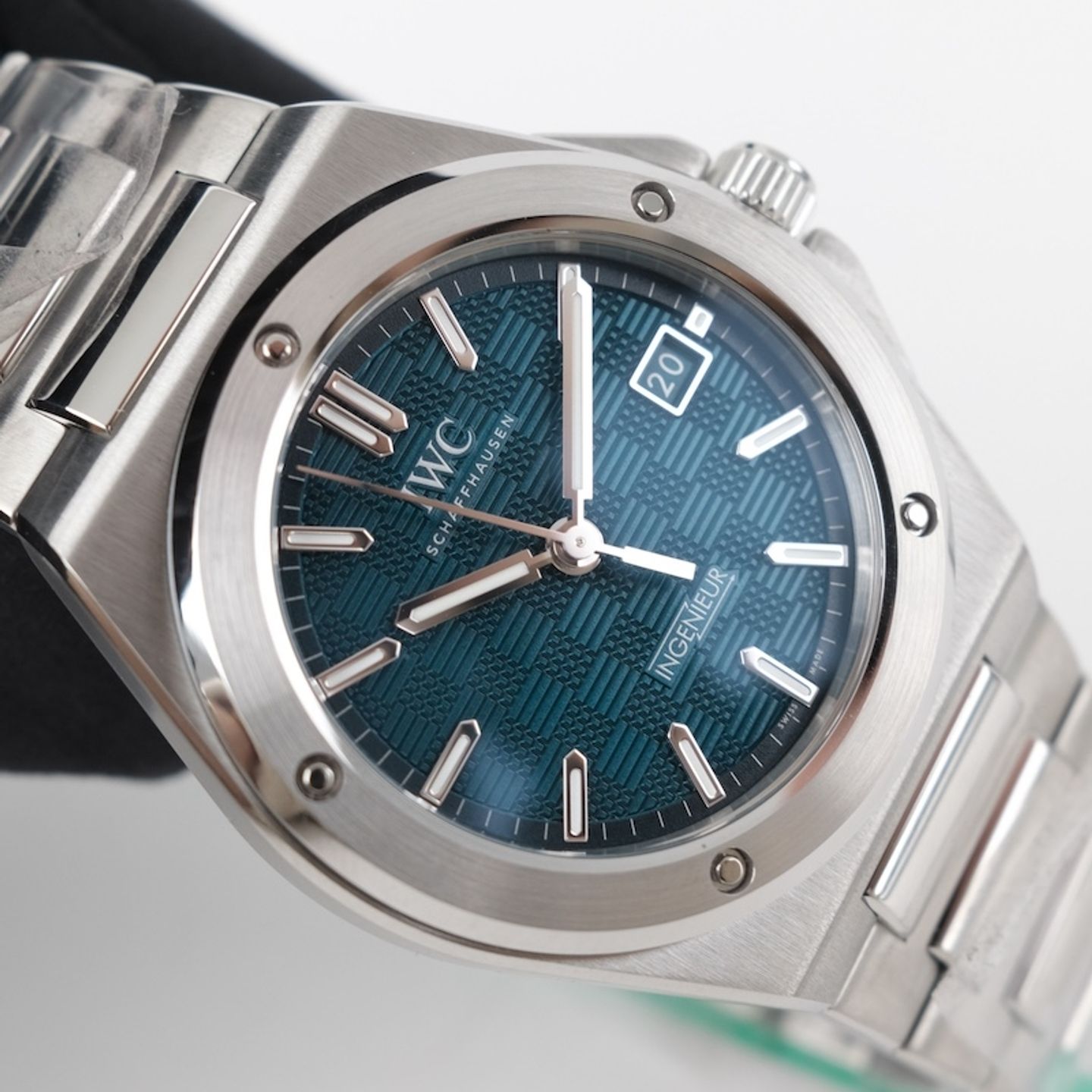 IWC Ingenieur Automatic IW328903 (2023) - Blue dial 40 mm Steel case (4/8)