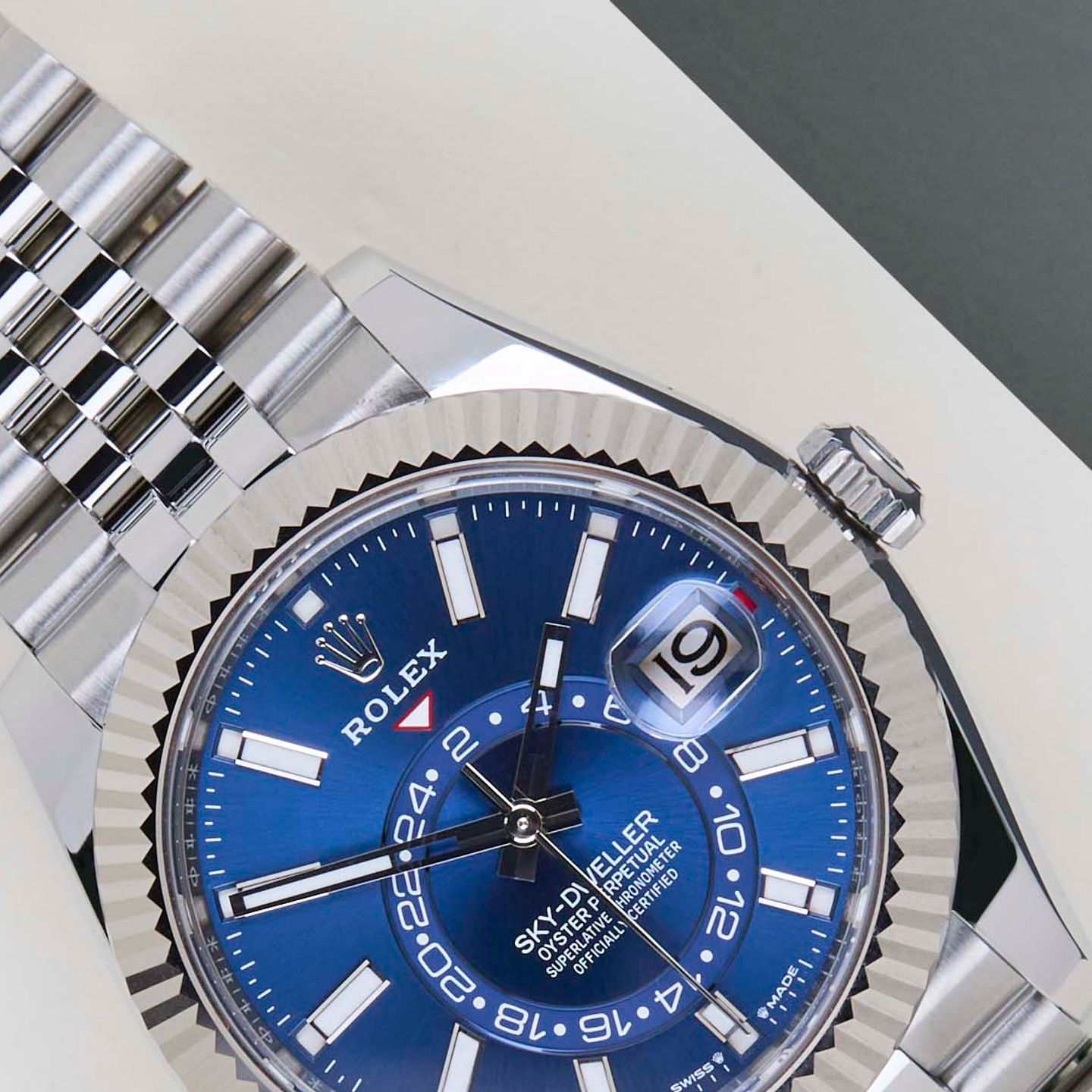 Rolex Sky-Dweller 336934 (2025) - 42 mm Gold/Steel case (3/8)