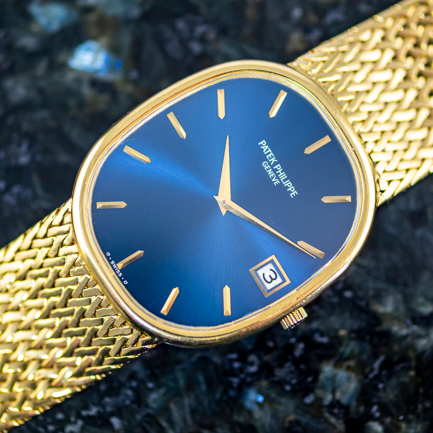 Patek Philippe Golden Ellipse 3605/1J (1977) - Blue dial 38 mm Yellow Gold case (1/8)