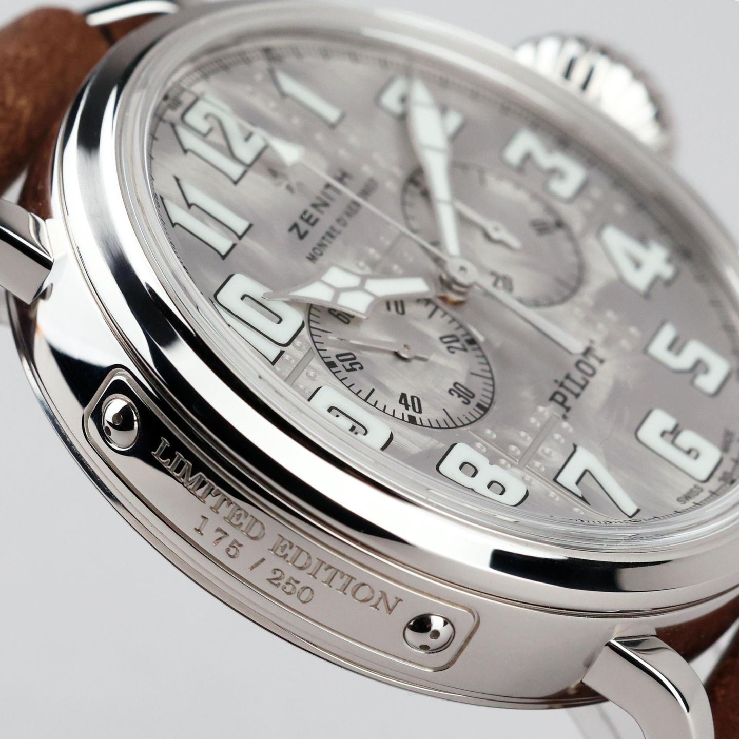 Zenith Pilot 05.2430.4069/17.I011 (2026) - Silver dial 45 mm Silver case (4/8)