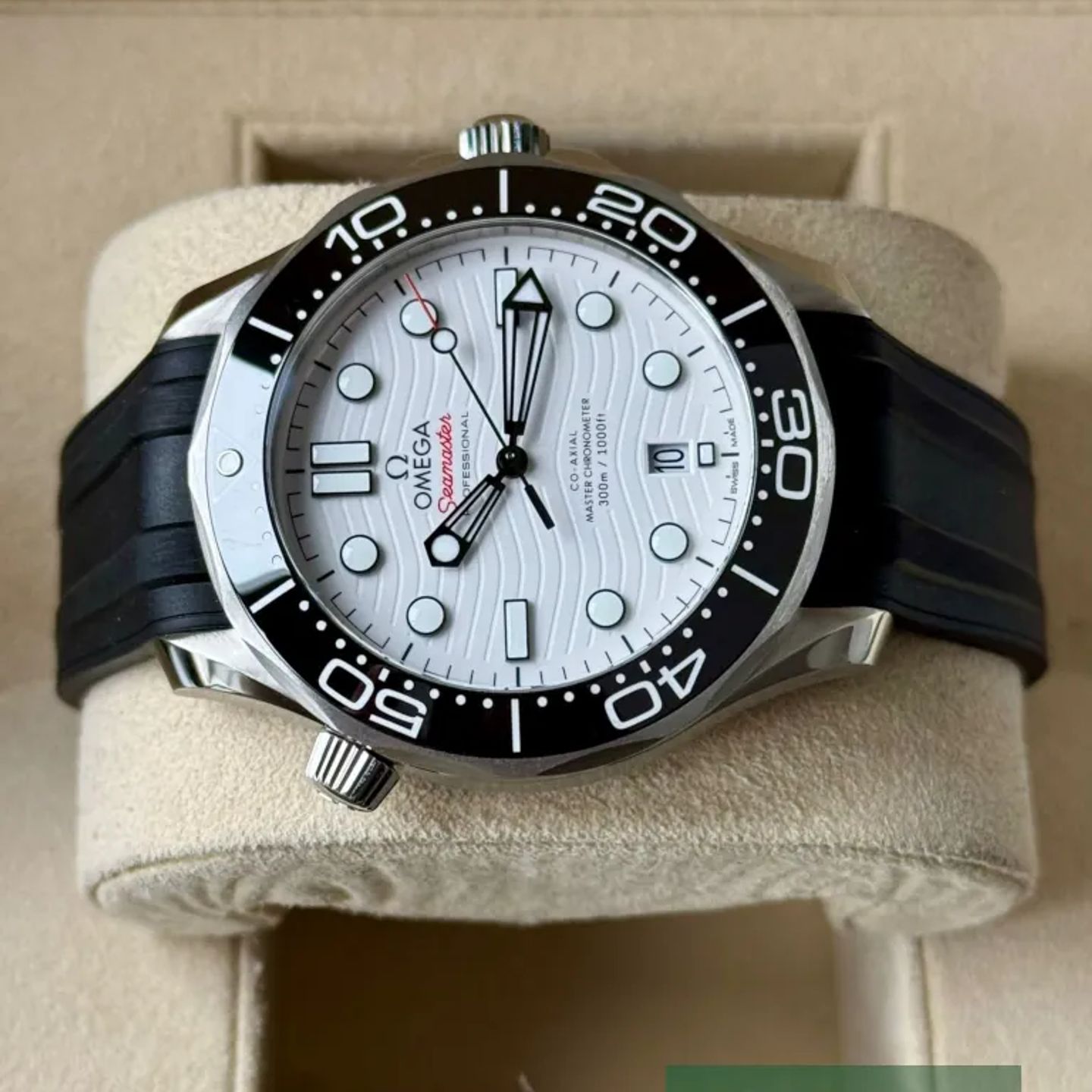 Omega Seamaster Diver 300 M 210.30.42.20.04.001 (2022) - White dial 42 mm Steel case (5/7)