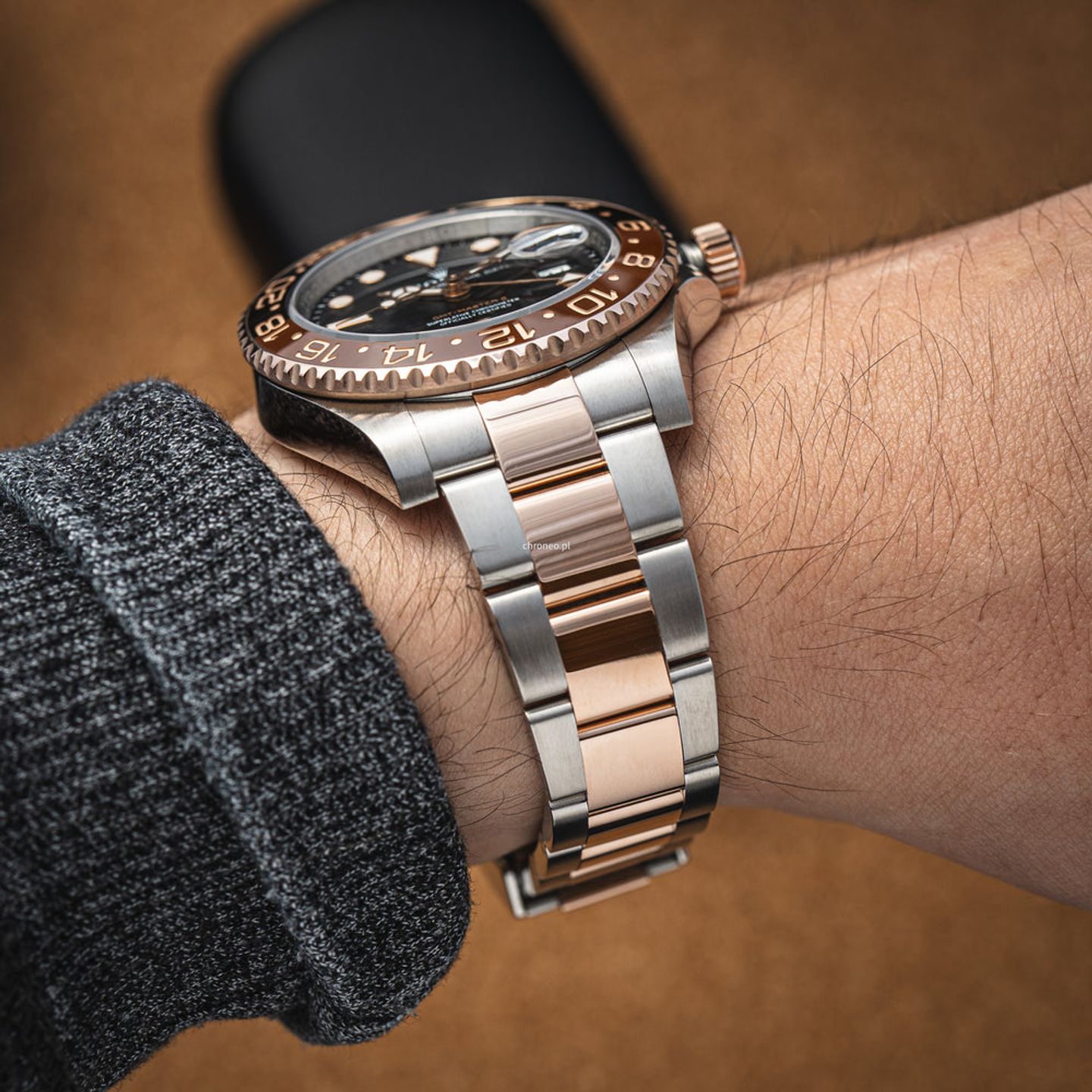 Rolex GMT-Master II 126711CHNR (2024) - Black dial 40 mm Gold/Steel case (7/8)