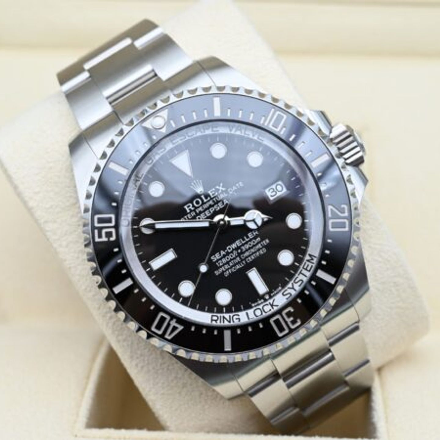 Rolex Sea-Dweller Deepsea 136660 (2024) - Zwart wijzerplaat 44mm Staal (1/6)