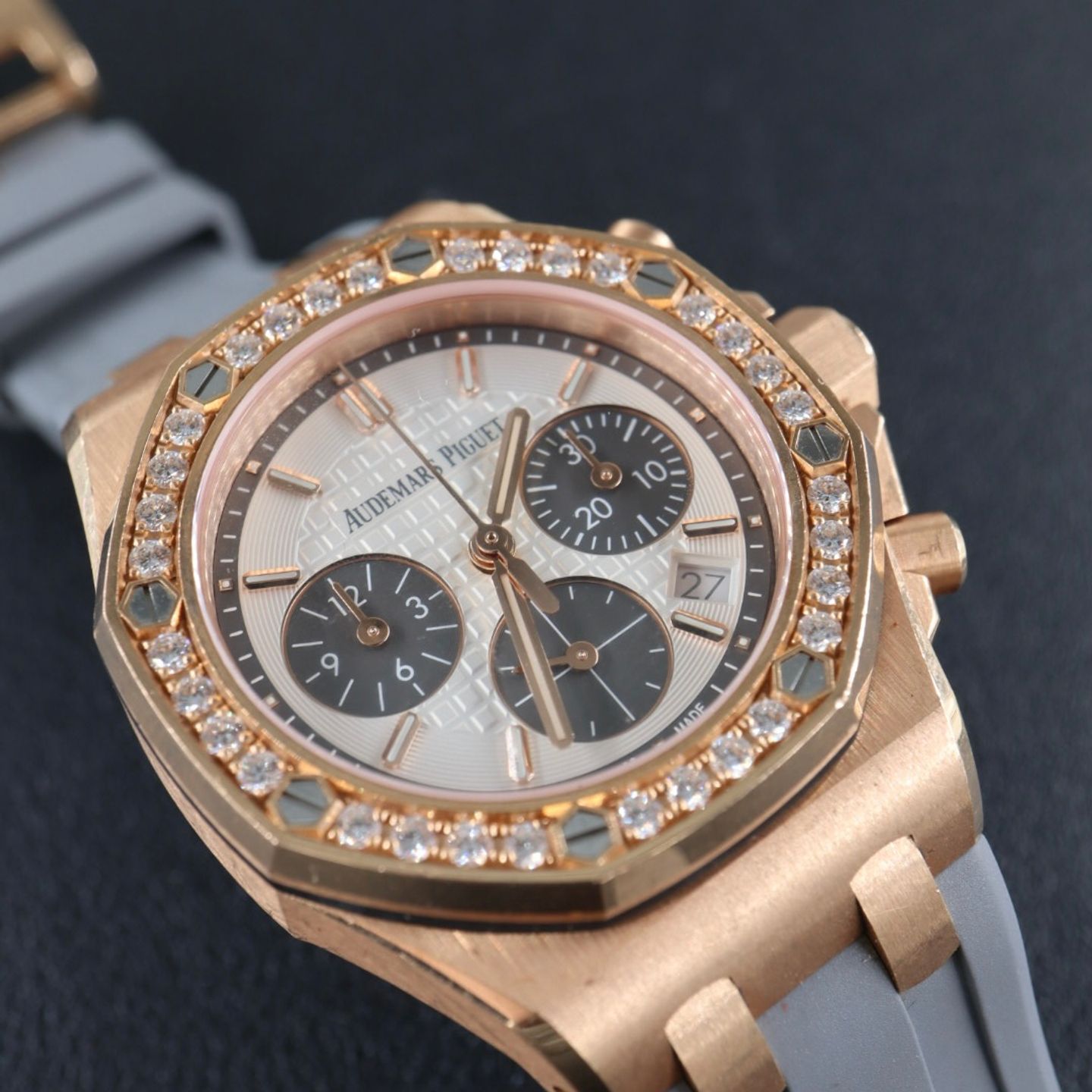 Audemars Piguet Royal Oak Offshore Lady 26231OR.ZZ.D010CA.01 (2022) - Silver dial 37 mm Rose Gold case (4/7)