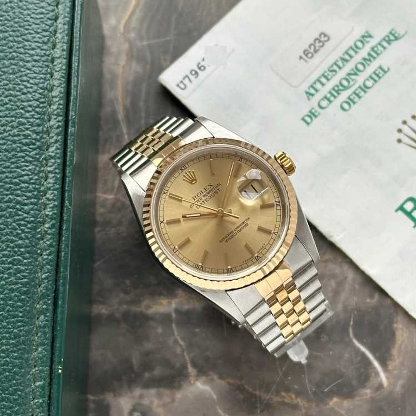 Rolex Datejust 36 16233 (1997) - Gold dial 36 mm Gold/Steel case (3/8)