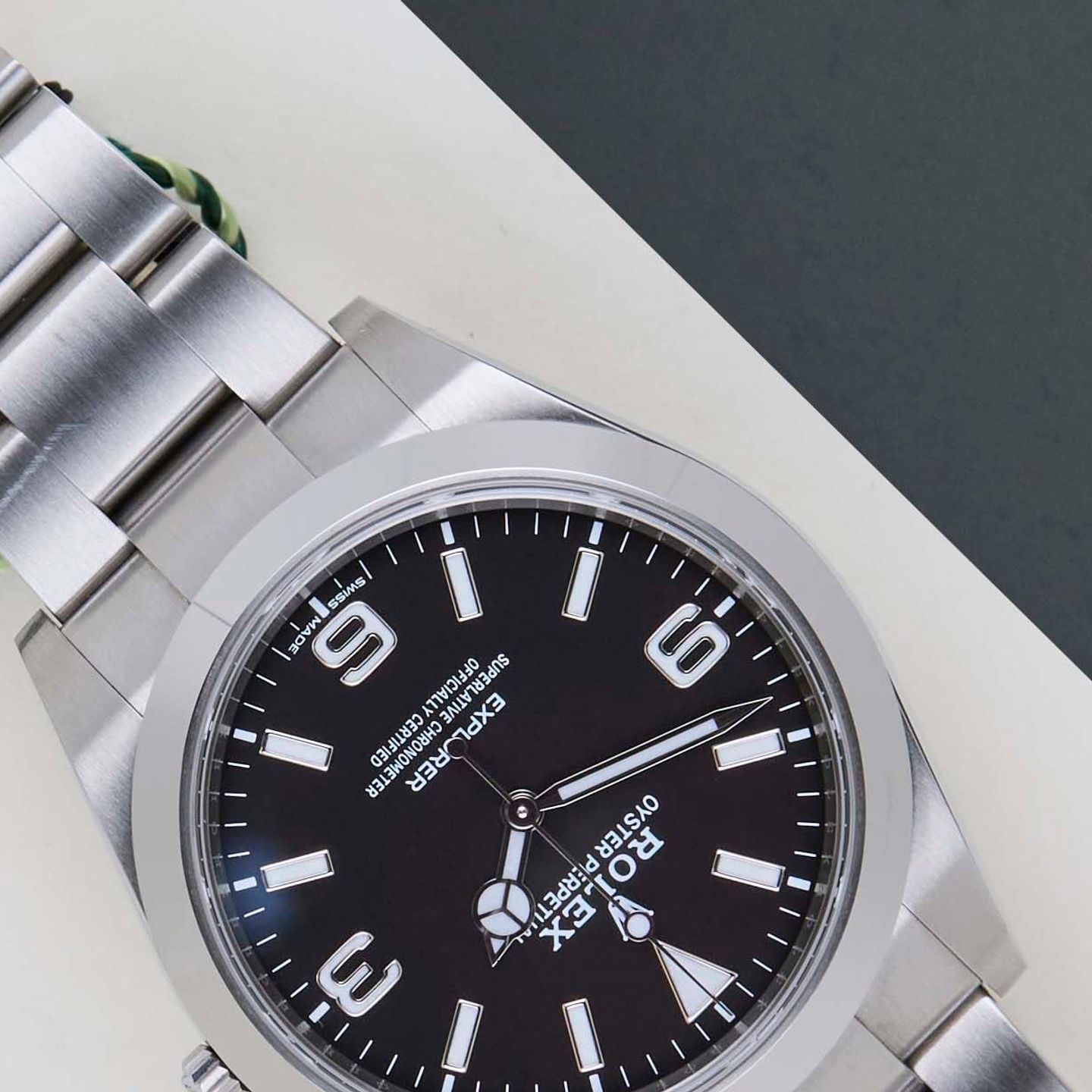 Rolex Explorer 214270 (2020) - Black dial 39 mm Steel case (4/8)