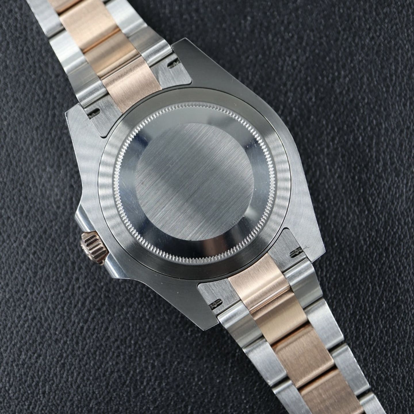 Rolex GMT-Master II 126711CHNR (2023) - Black dial 40 mm Gold/Steel case (2/7)