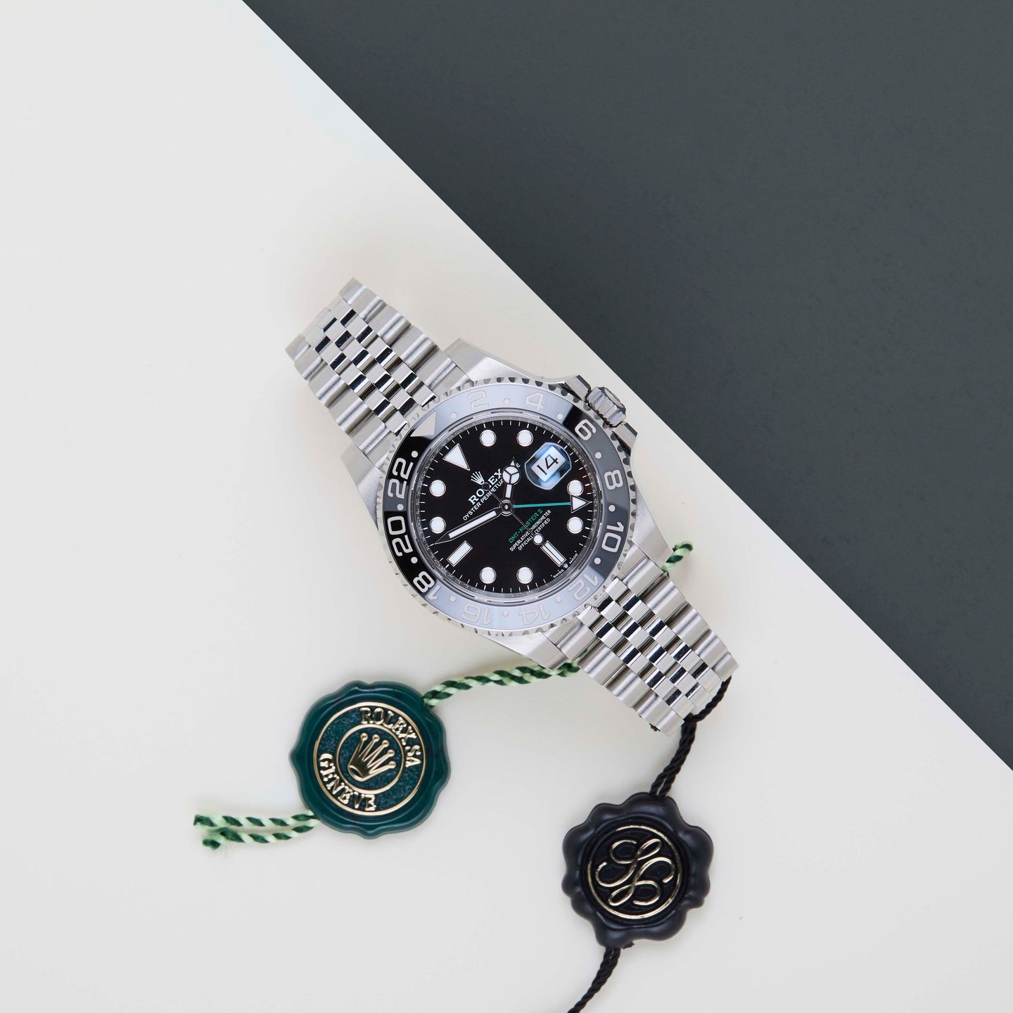 Rolex GMT-Master II 126710GRNR (2025) - Black dial 40 mm Steel case (2/8)