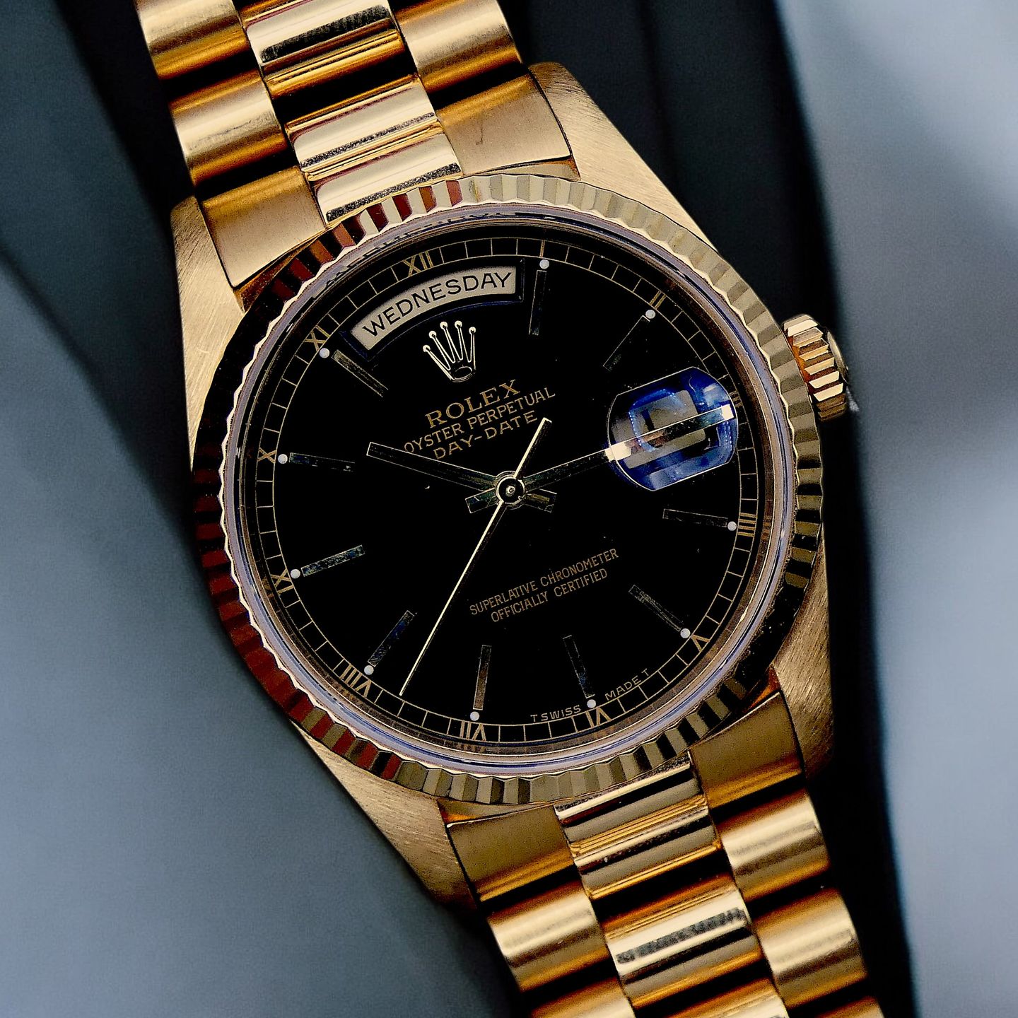 Rolex Day-Date 36 18238 (1999) - Black dial 36 mm Yellow Gold case (2/10)