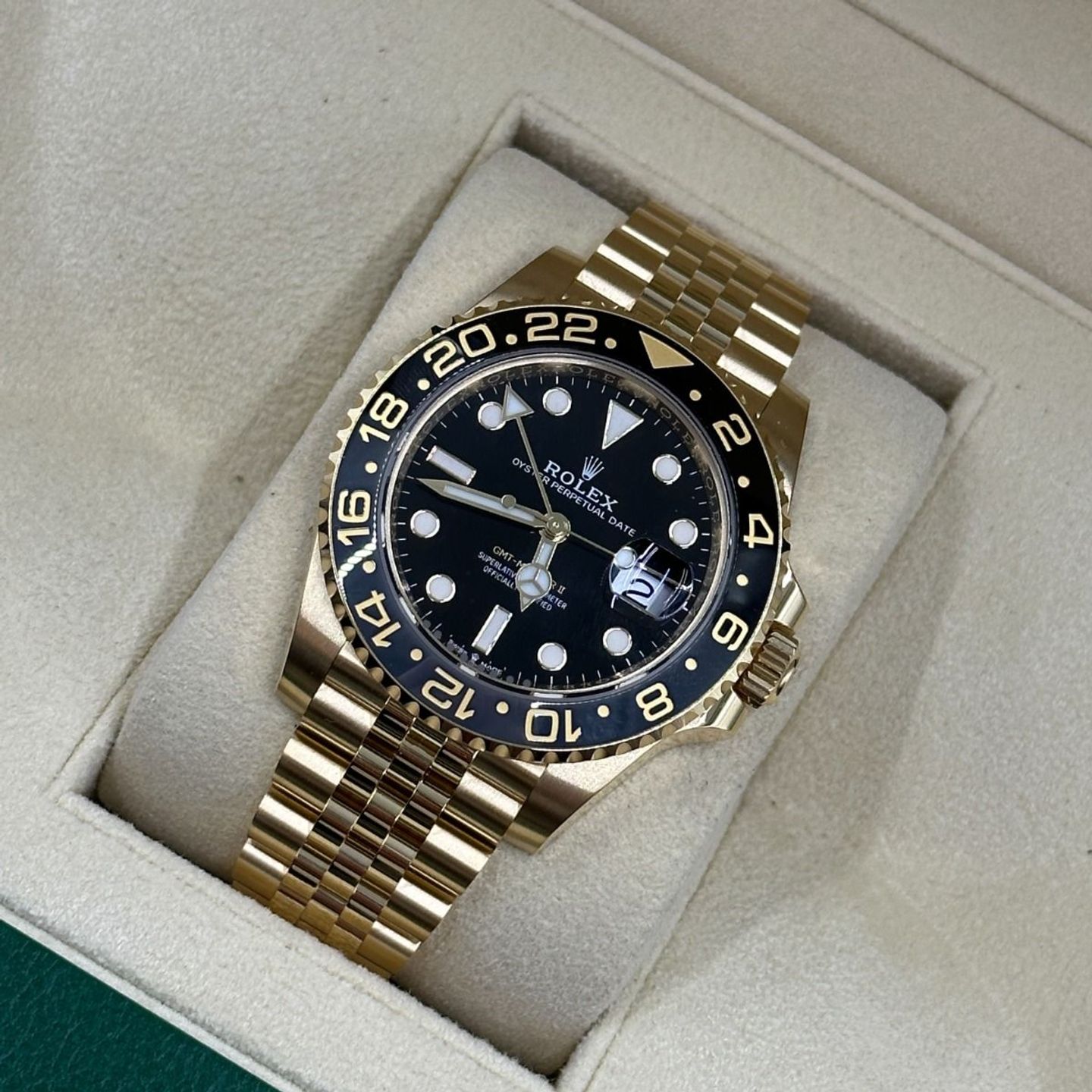 Rolex GMT-Master II 126718GRNR (2024) - Black dial 40 mm Yellow Gold case (8/8)