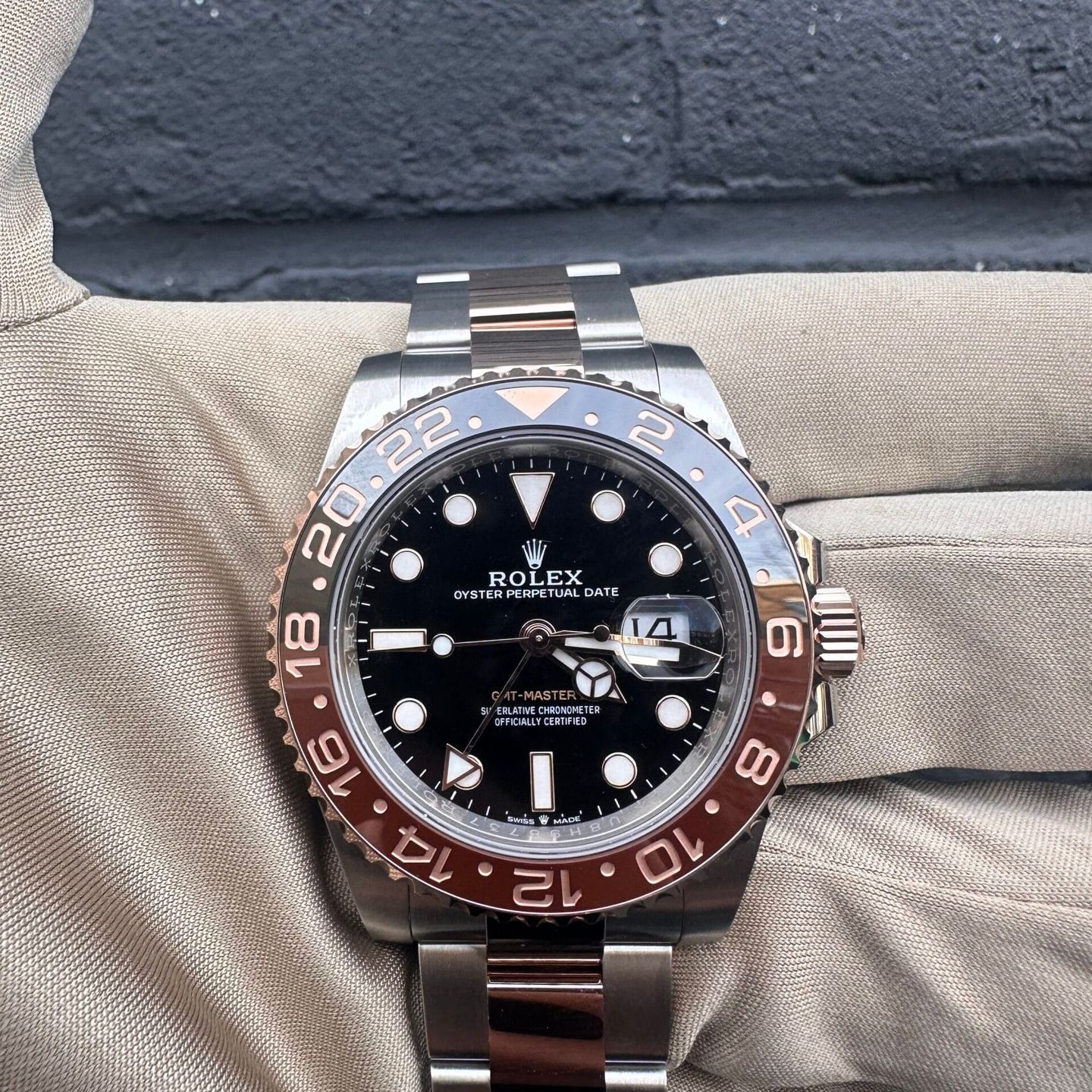 Rolex GMT-Master II 126711CHNR (2026) - Zwart wijzerplaat 40mm Goud/Staal (2/4)