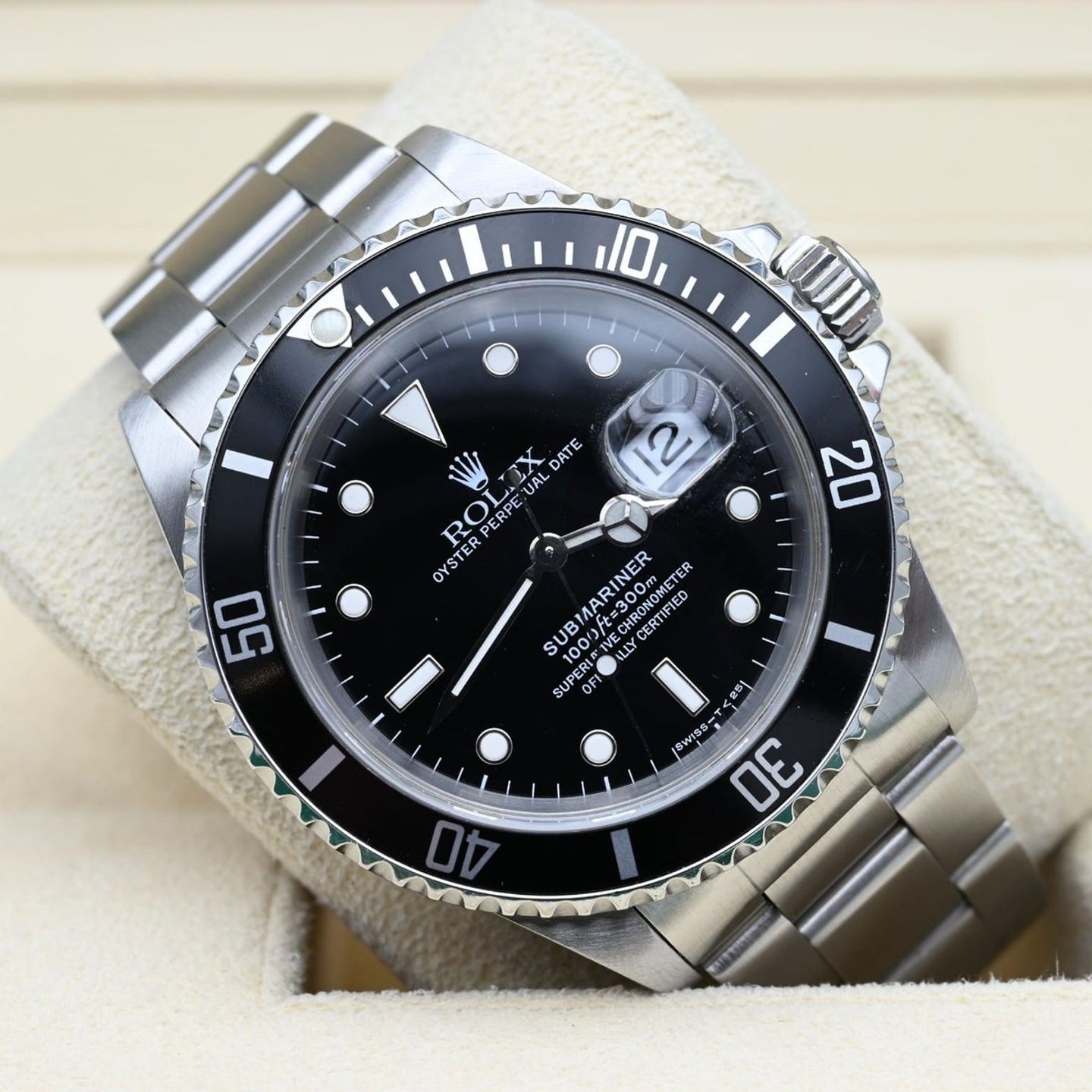 Rolex Submariner Date 16610 (1997) - Black dial 40 mm Steel case (1/7)