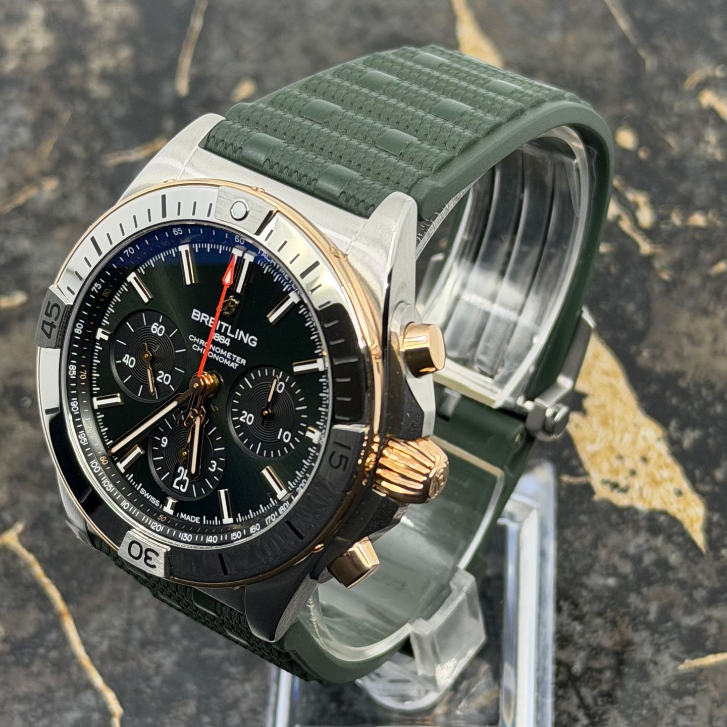 Breitling Chronomat 42 UB0134131L1S1 (2026) - Green dial 43 mm Gold/Steel case (4/8)