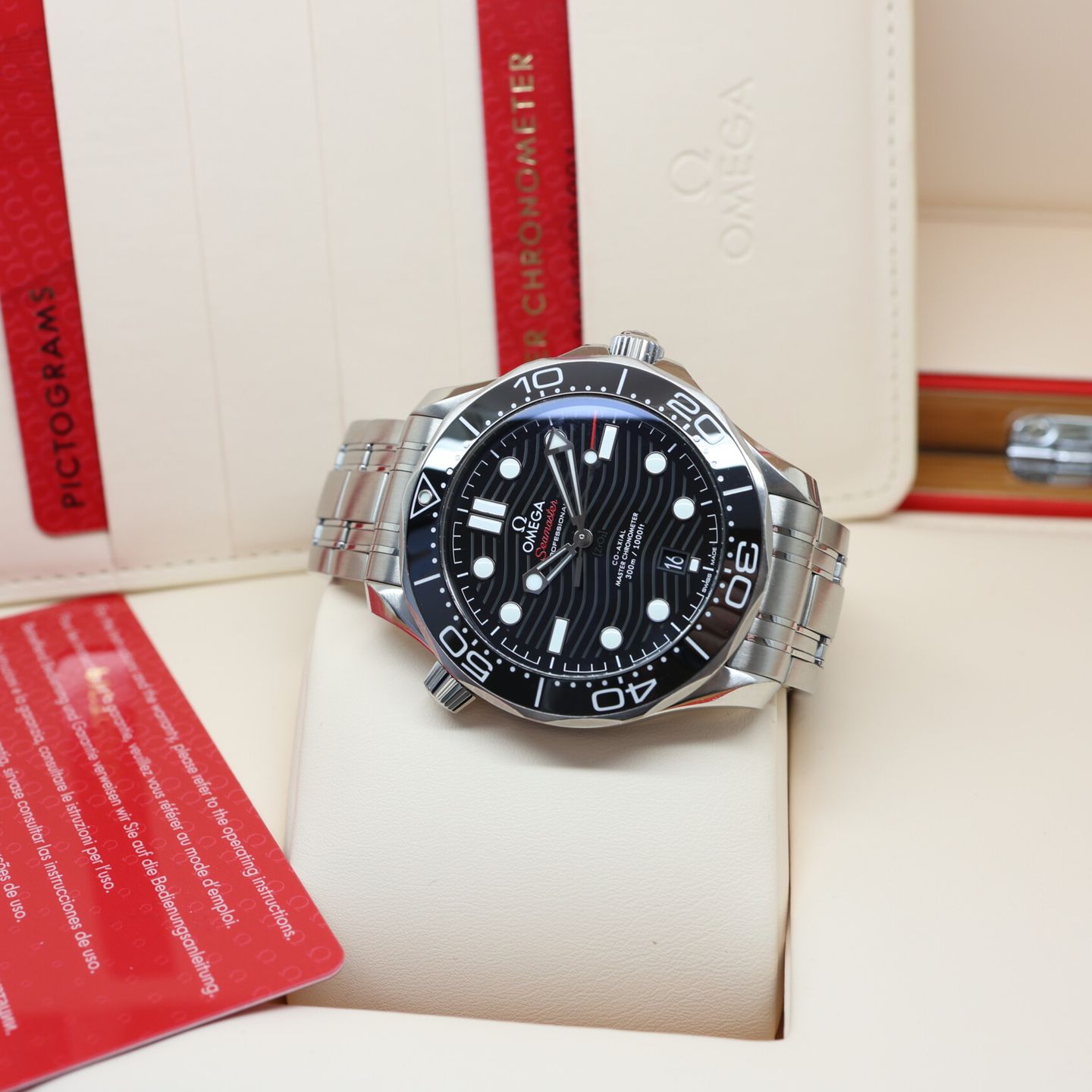 Omega Seamaster Diver 300 M 210.30.42.20.01.001 (2019) - Black dial 42 mm Steel case (8/8)