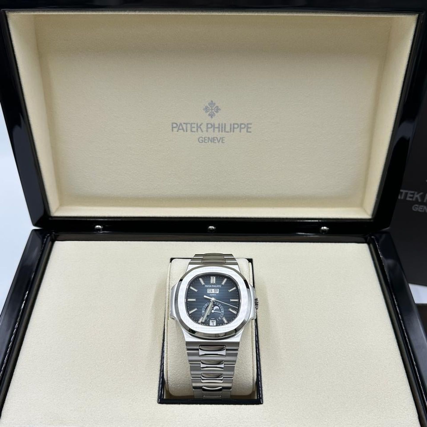 Patek Philippe Nautilus 5726/1A-014 - (3/10)