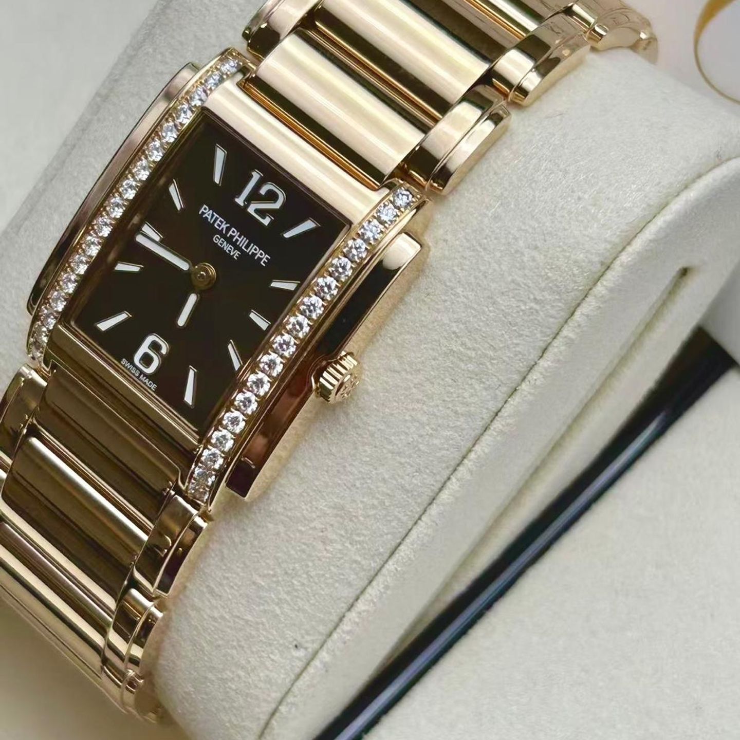 Patek Philippe Twenty~4 4910/1201R-001 (2023) - Brown dial 25 mm Rose Gold case (3/7)