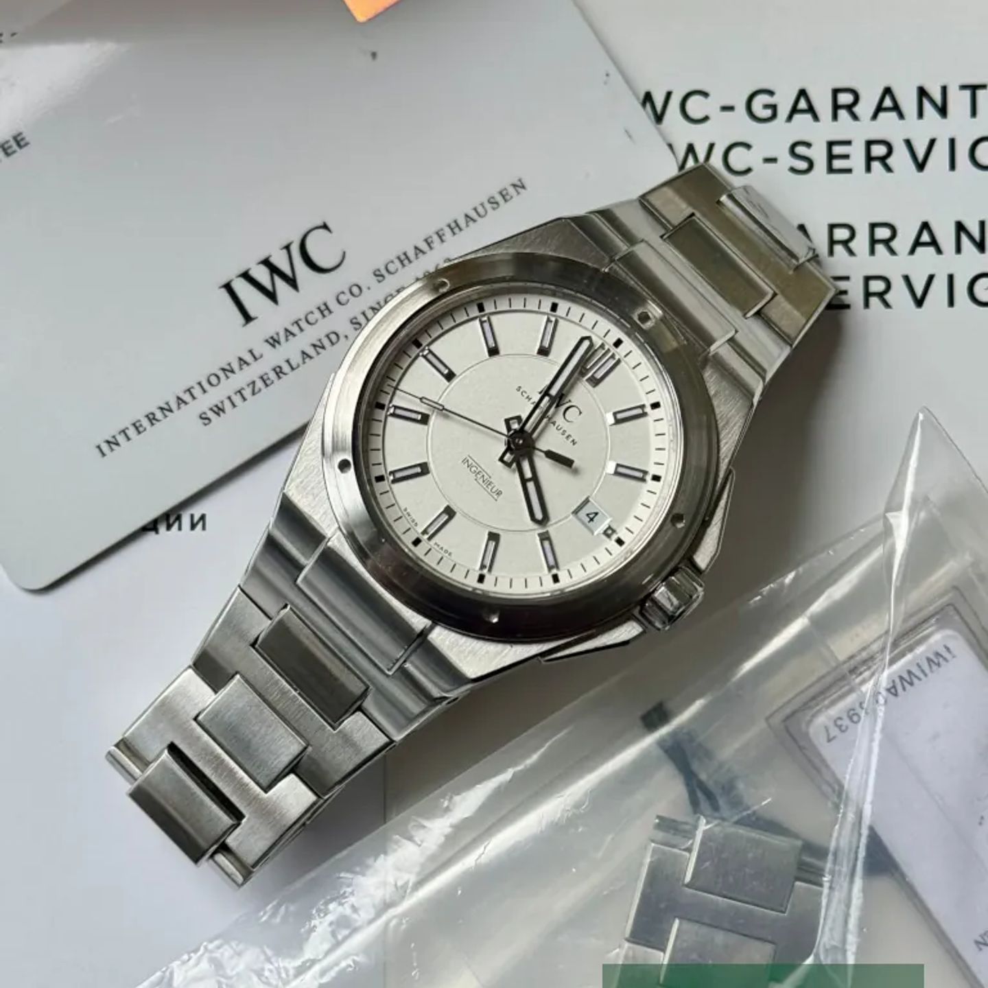 IWC Ingenieur Automatic IW323904 (2013) - Silver dial 40 mm Steel case (7/7)