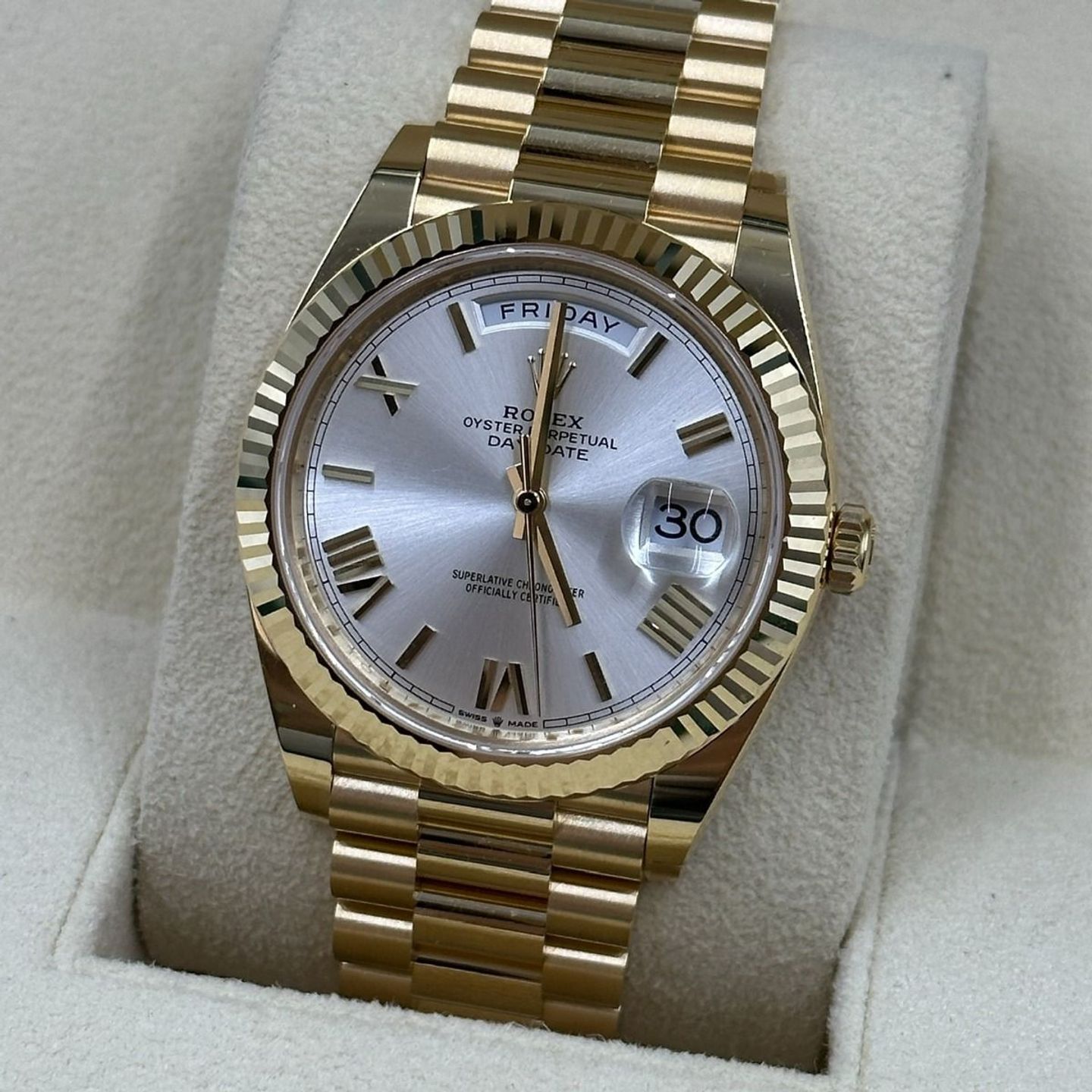 Rolex Day-Date 40 228238 (2024) - Silver dial 40 mm Yellow Gold case (7/8)