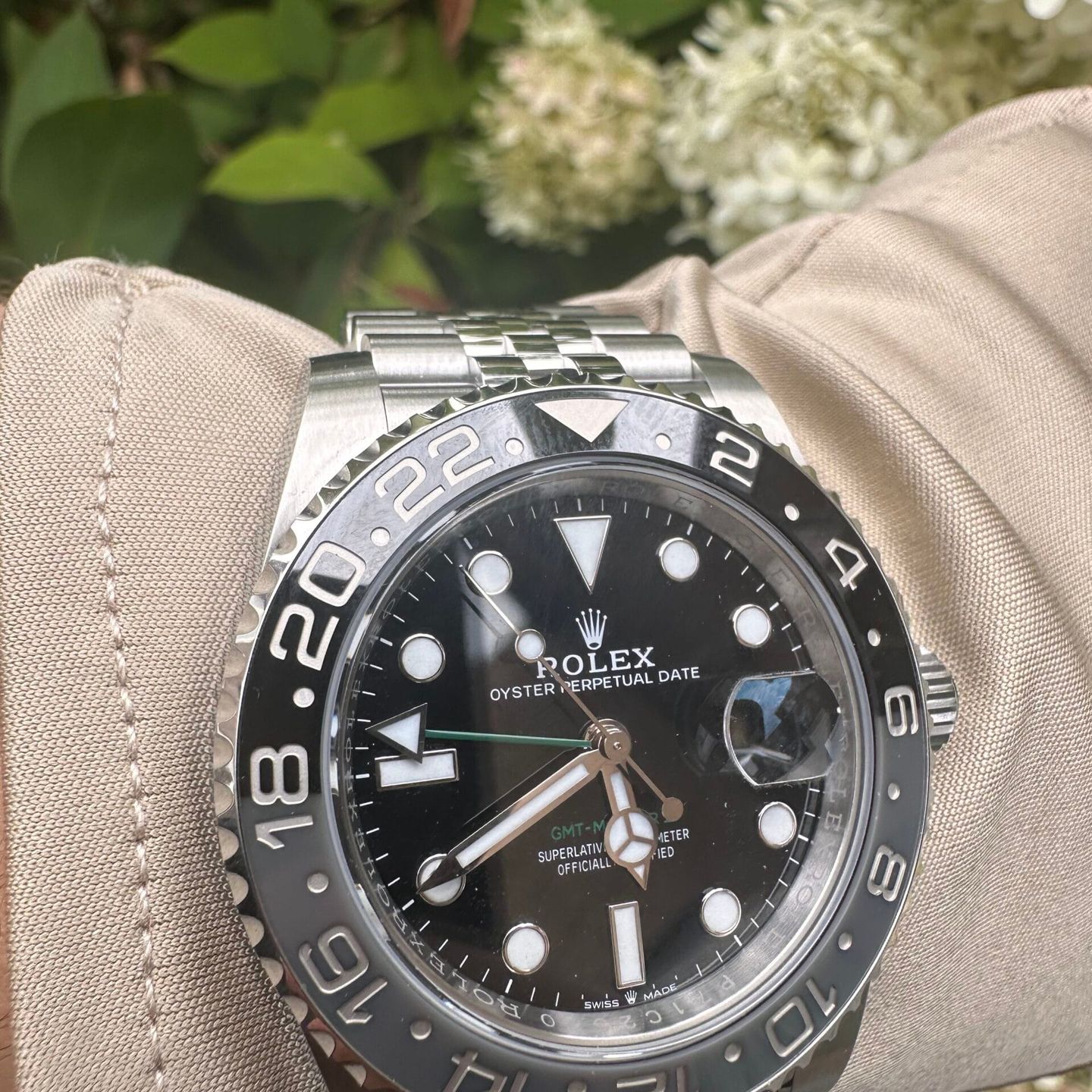 Rolex GMT-Master II 126710GRNR (2026) - Black dial 40 mm Steel case (3/5)