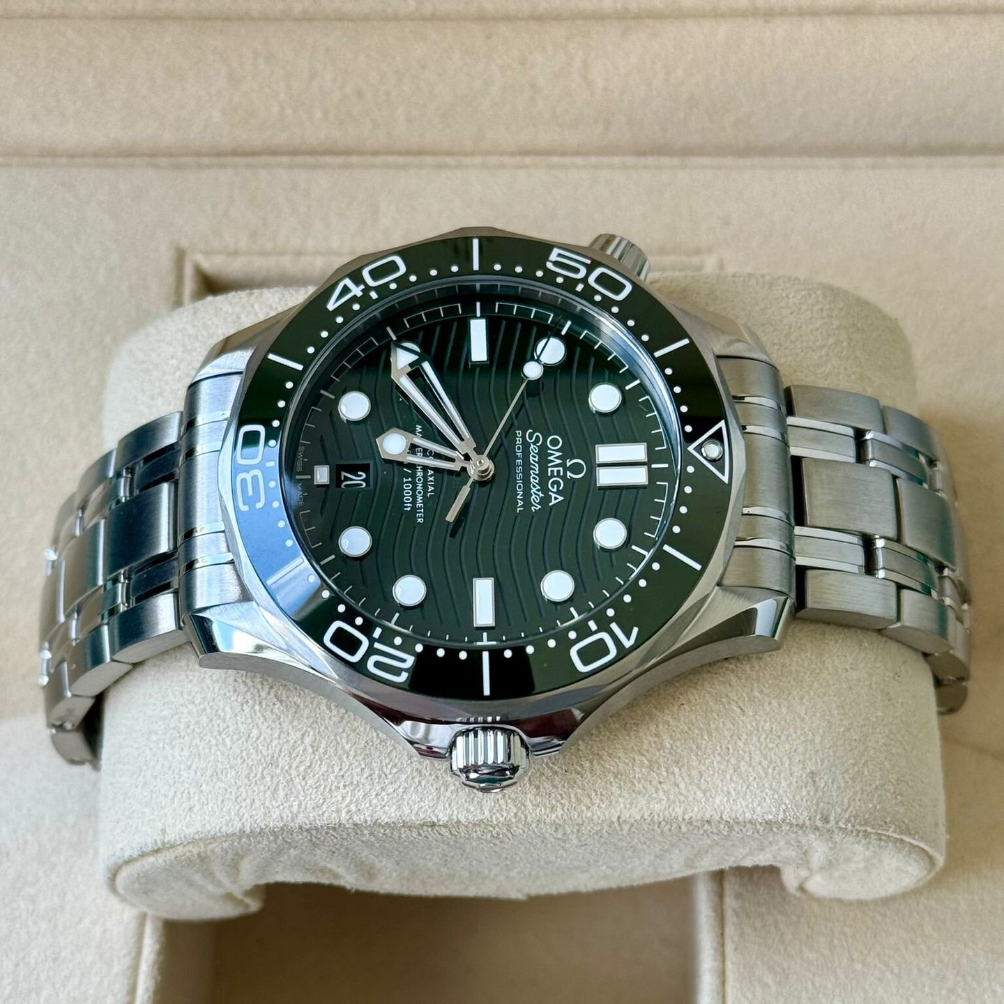 Omega Seamaster Diver 300 M 210.30.42.20.10.001 (2024) - Groen wijzerplaat 42mm Staal (4/7)