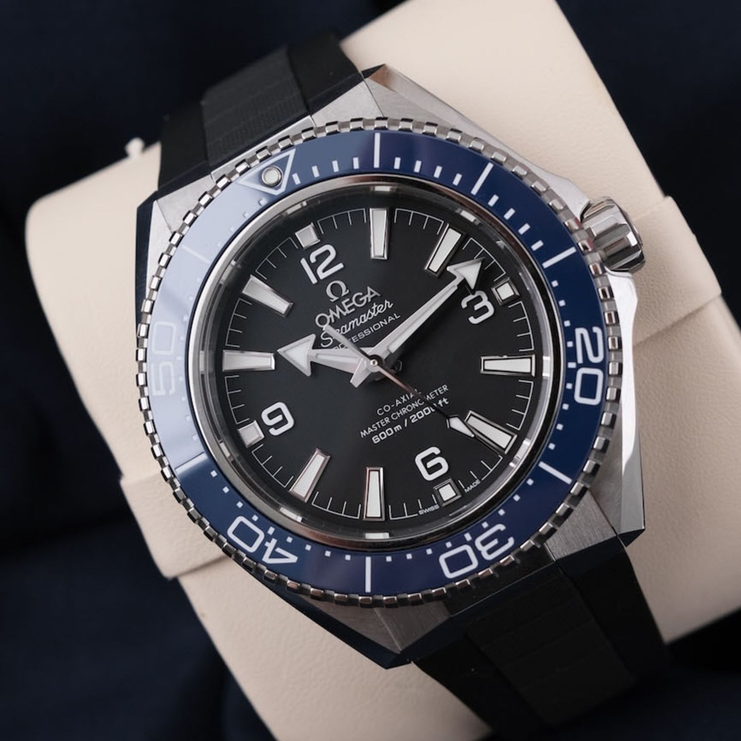 Omega Seamaster Planet Ocean 217.32.42.21.01.002 (2026) - Black dial 42 mm Titanium case (2/8)