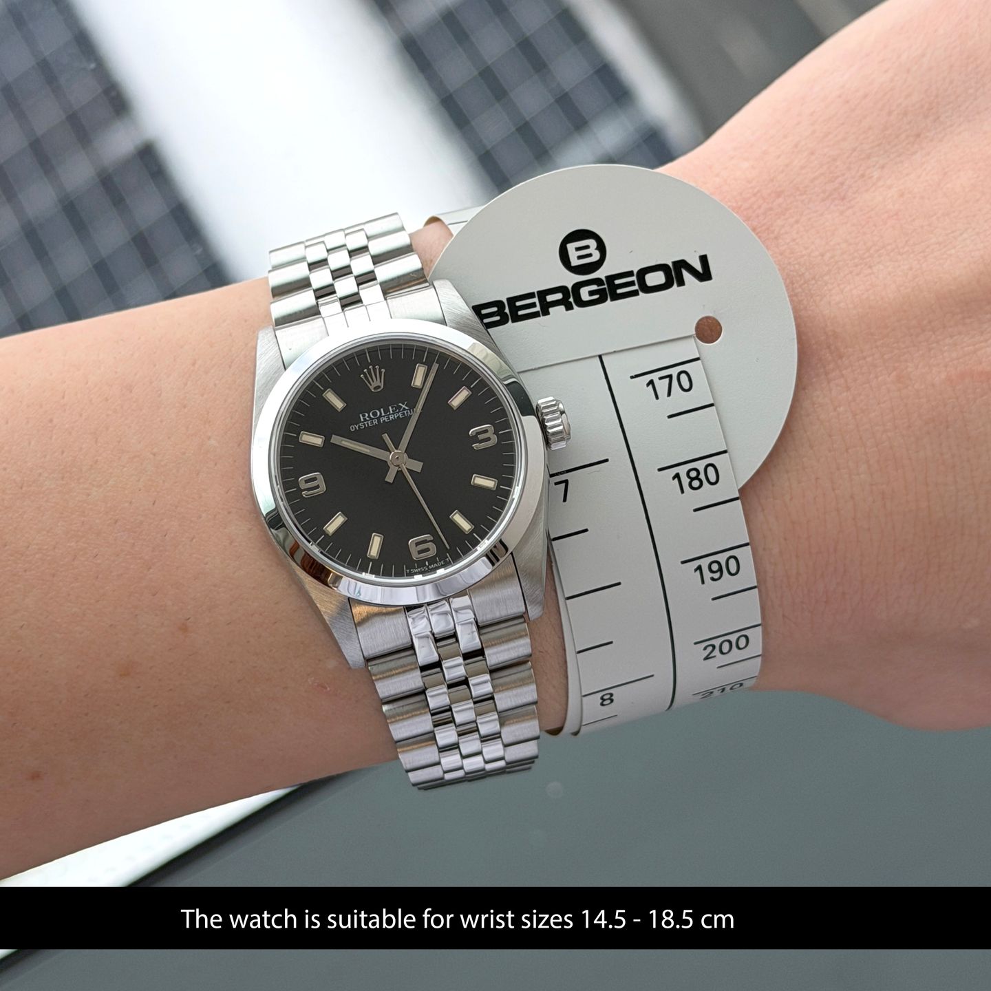 Rolex Oyster Perpetual 31 67480 (1996) - Black dial 31 mm Steel case (2/8)