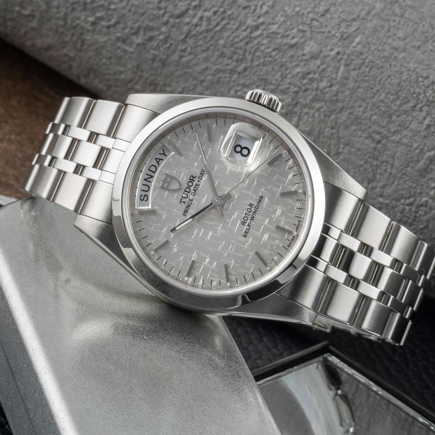 Tudor Prince Date 76200 - (2/8)