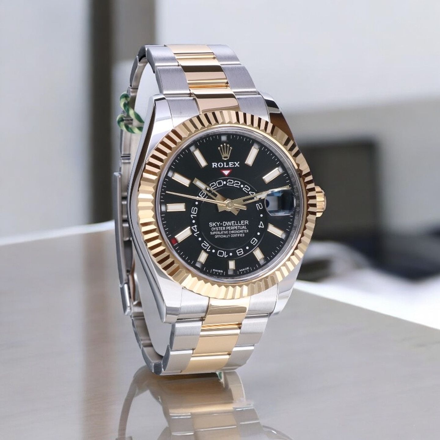 Rolex Sky-Dweller 326933 (2019) - Black dial 42 mm Steel case (2/8)
