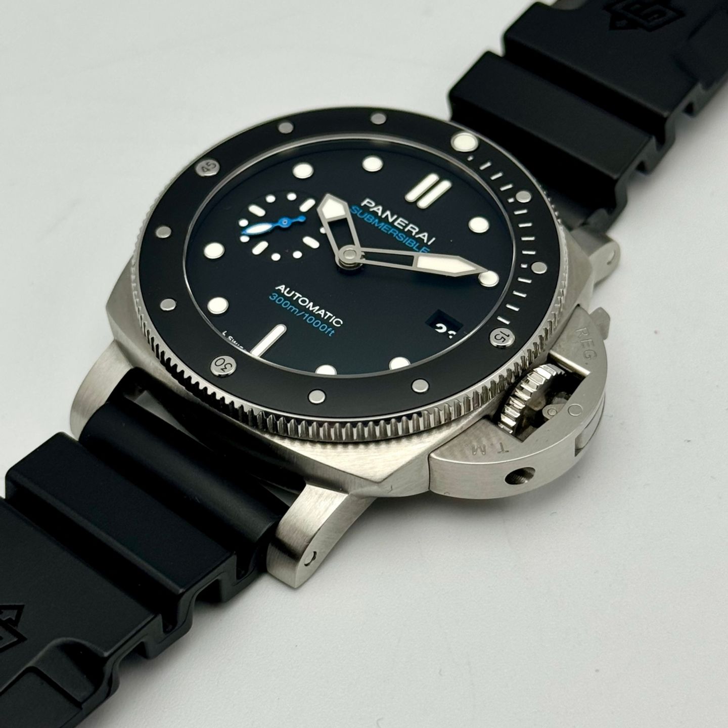 Panerai Luminor Submersible PAM02683 (2021) - Black dial 42 mm Steel case (5/10)