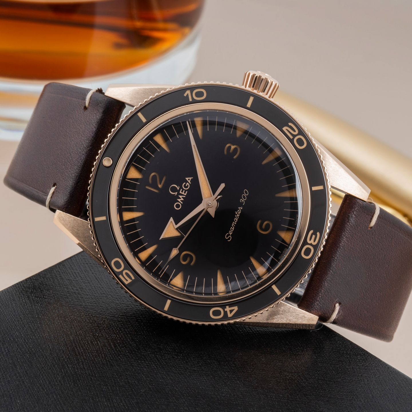Omega Seamaster 300 234.92.41.21.10.001 (Unknown (random serial)) - Brown dial 41 mm Rose Gold case (2/8)