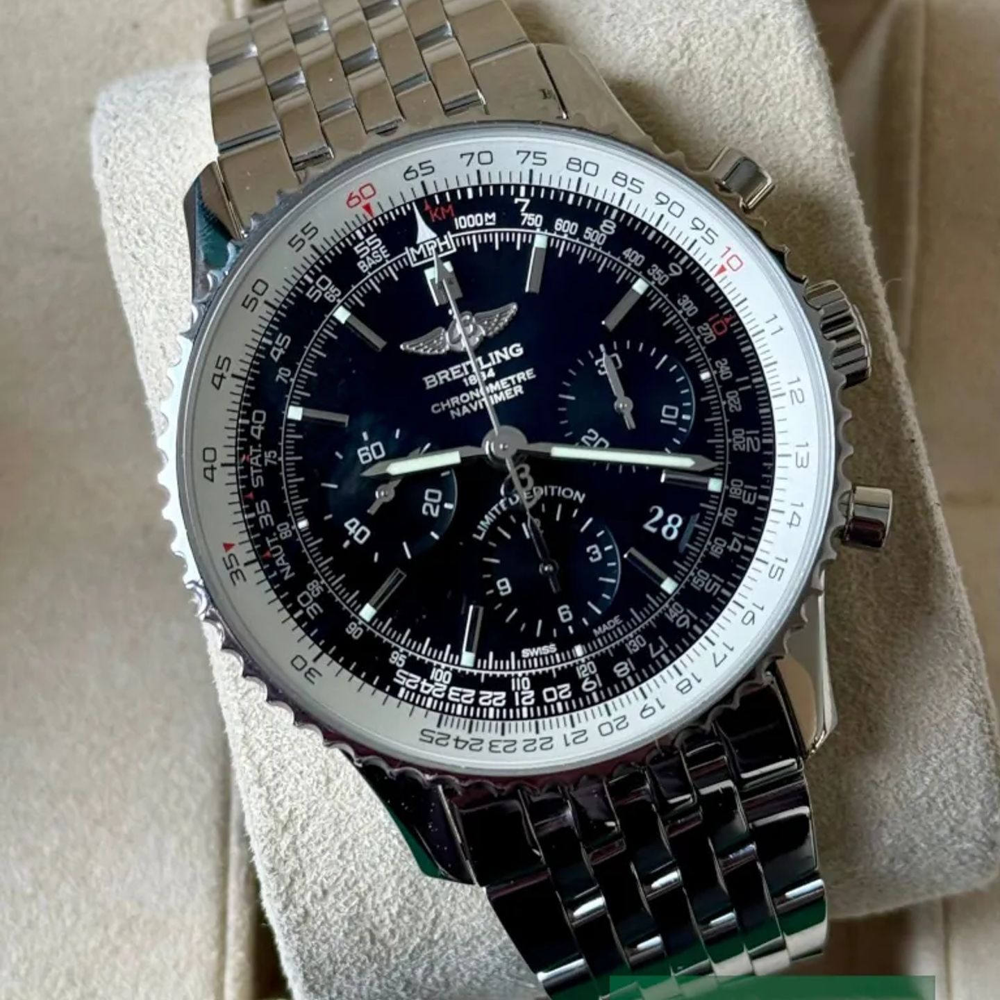 Breitling Navitimer 01 AB01211Y/BE65 - (1/7)