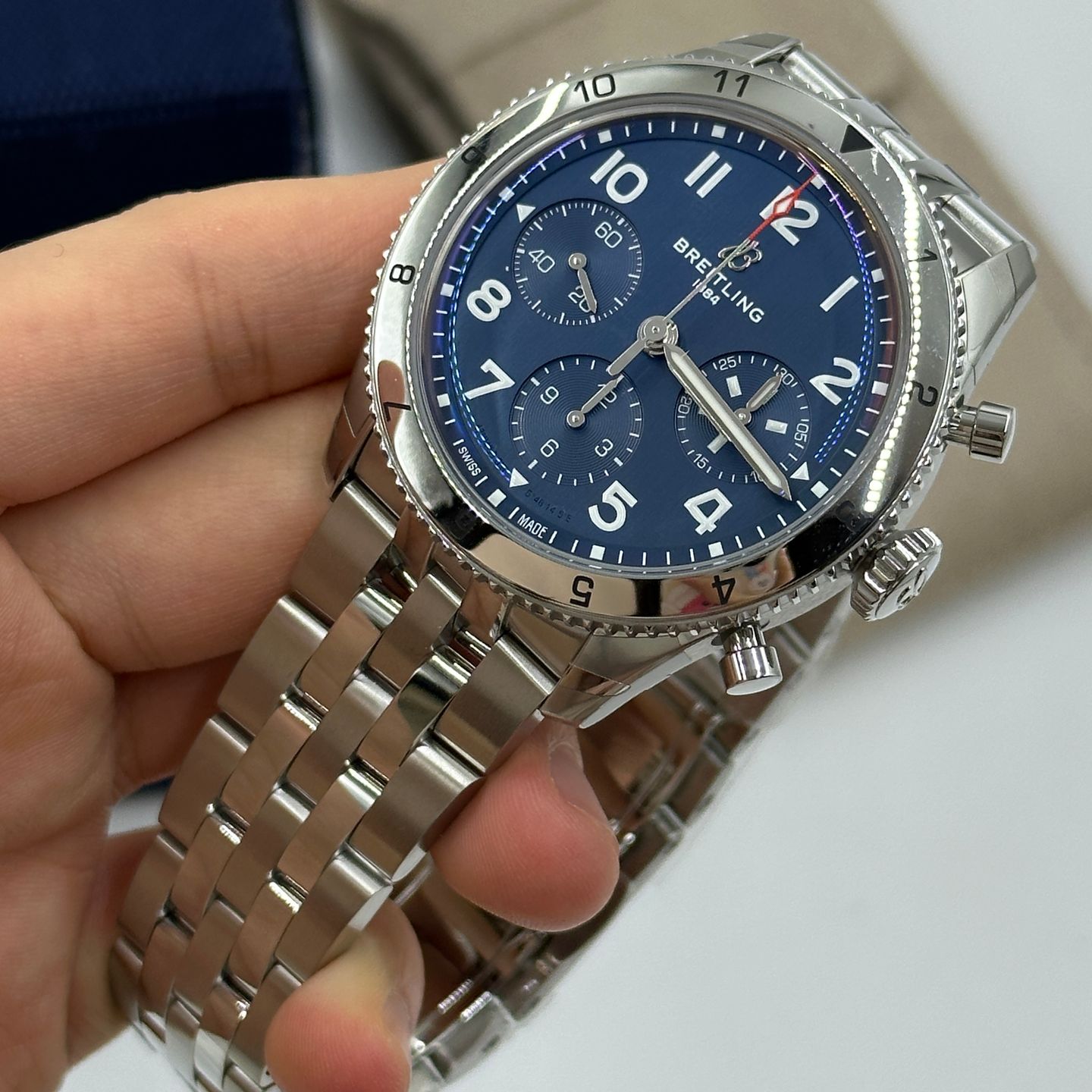 Breitling Classic AVI A233801A1C1A1 (2023) - Blauw wijzerplaat 42mm Staal (5/8)