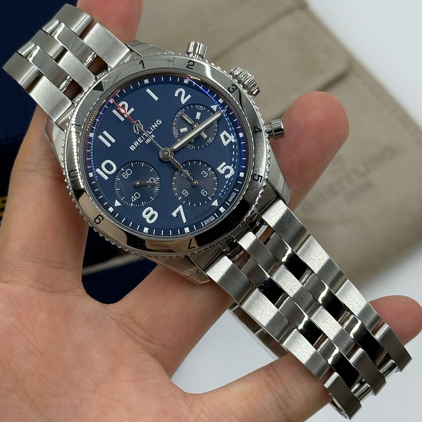 Breitling Classic AVI A233801A1C1A1 (2023) - Blauw wijzerplaat 42mm Staal (6/8)