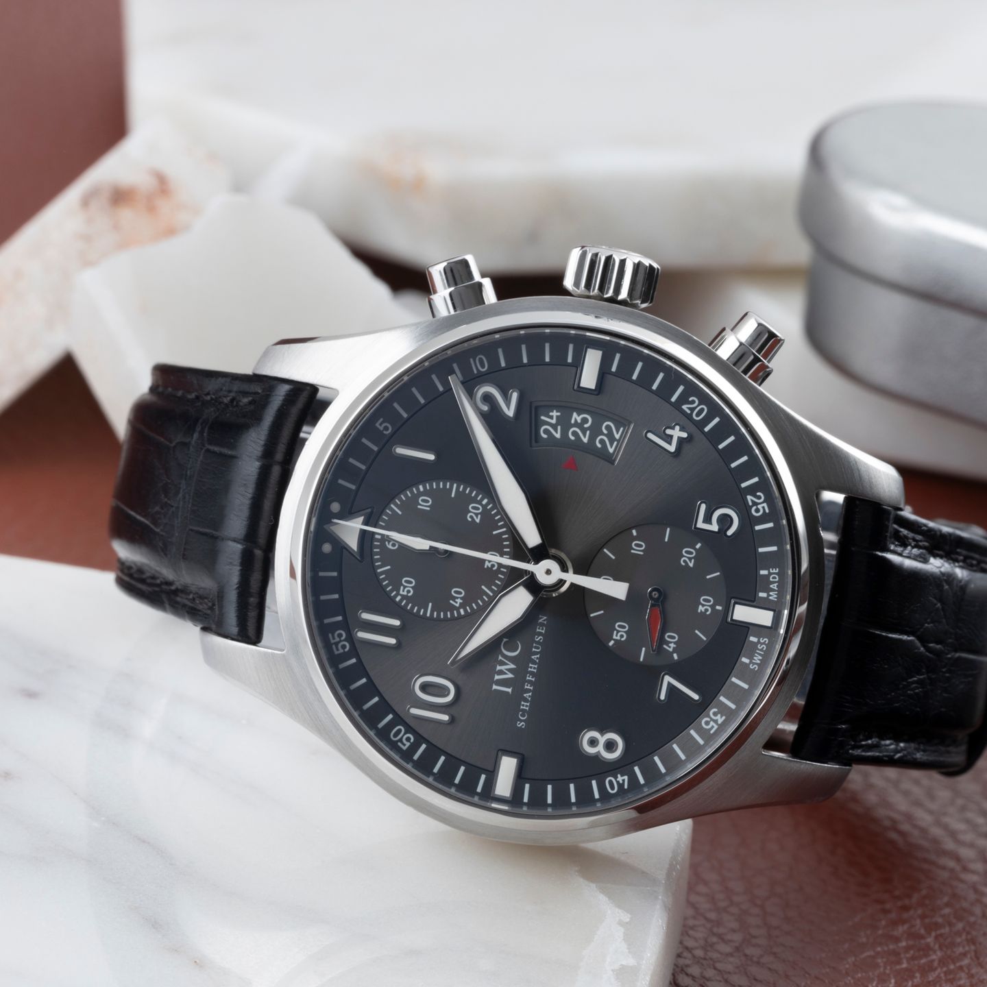 IWC Pilot Spitfire Chronograph IW387802 (Onbekend (willekeurig serienummer)) - Grijs wijzerplaat 43mm Staal (2/8)