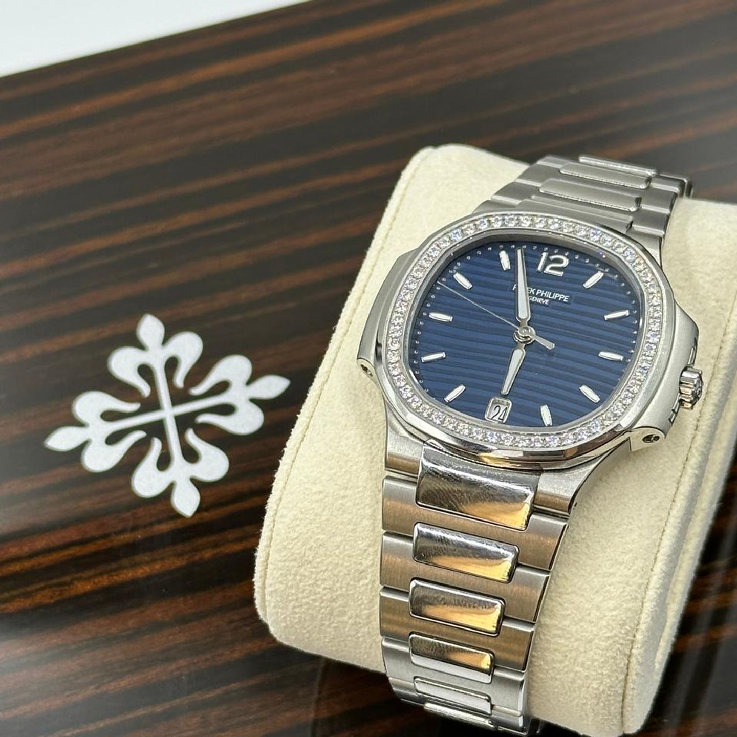 Patek Philippe Nautilus 7118/1200A-001 - (10/10)