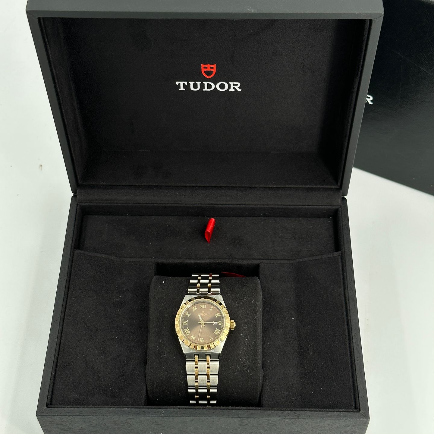 Tudor Royal 28303 (2024) - Bruin wijzerplaat 28mm Staal (3/8)