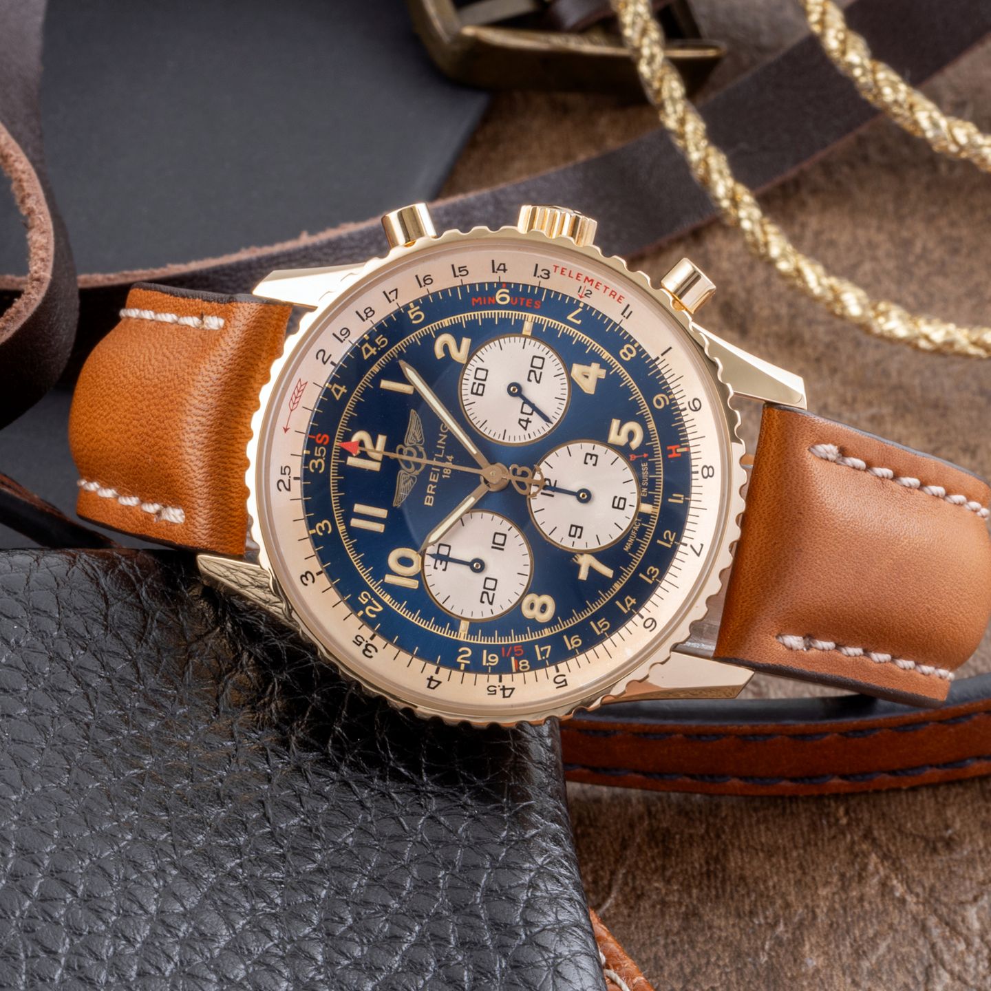 Breitling Navitimer K30021 (1993) - 38 mm Yellow Gold case (2/8)