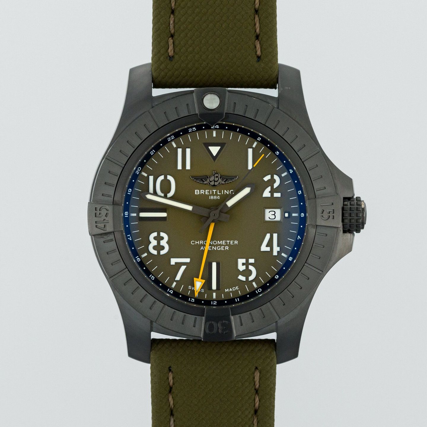 Breitling Avenger V32395 (2021) - 45mm Titanium (1/7)