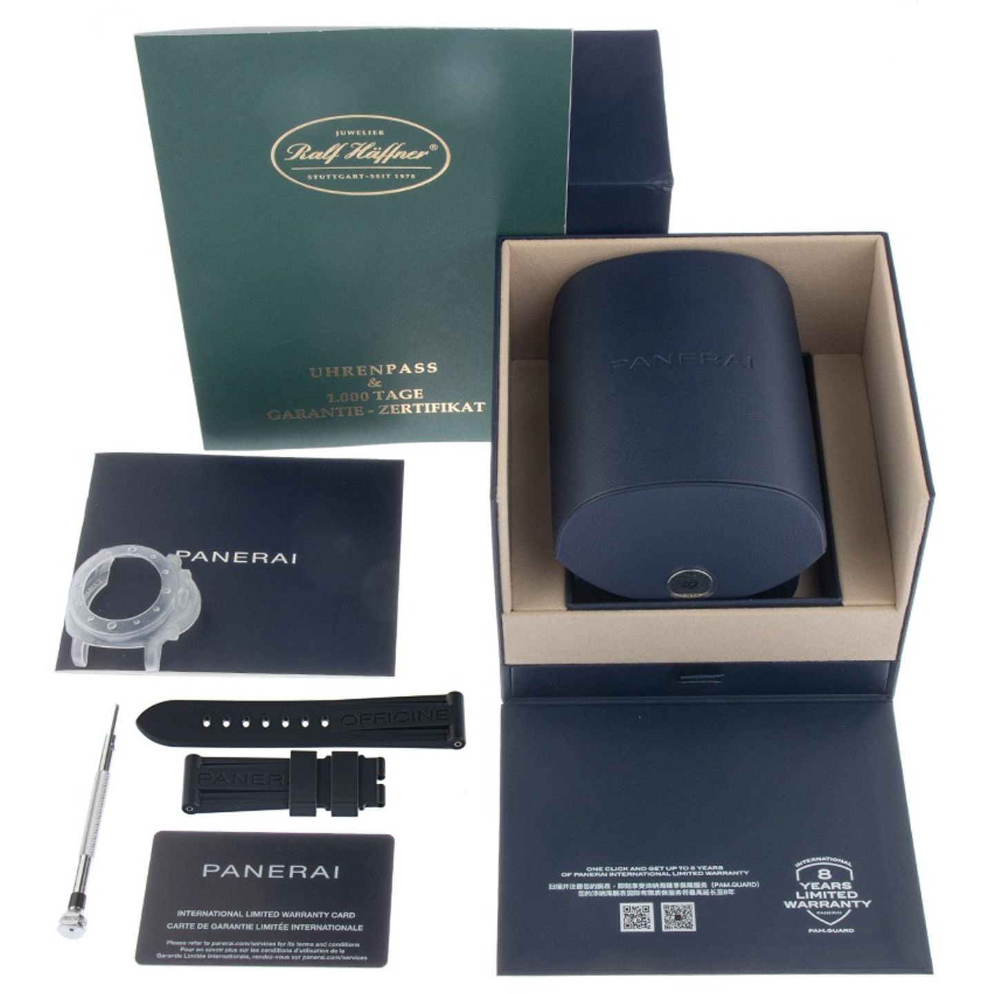 Panerai Luminor PAM01084 (2026) - Black dial 44 mm Steel case (2/7)