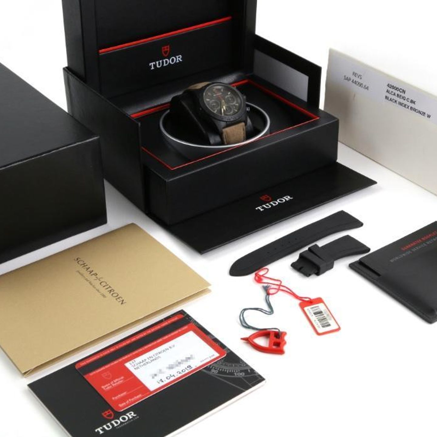 Tudor Fastrider Black Shield 42000CN (2019) - Black dial 42 mm Steel case (2/8)