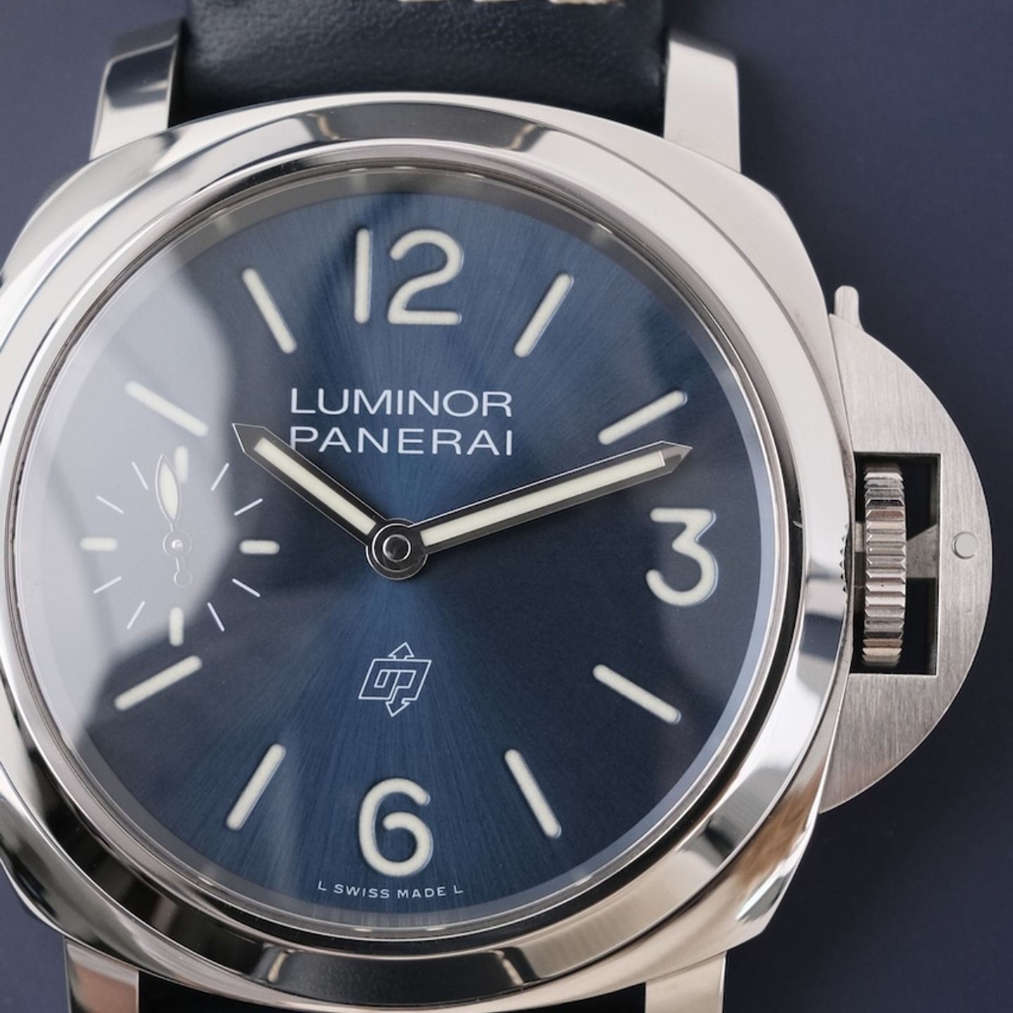 Panerai Luminor PAM01085 (2025) - Blue dial 44 mm Steel case (4/8)