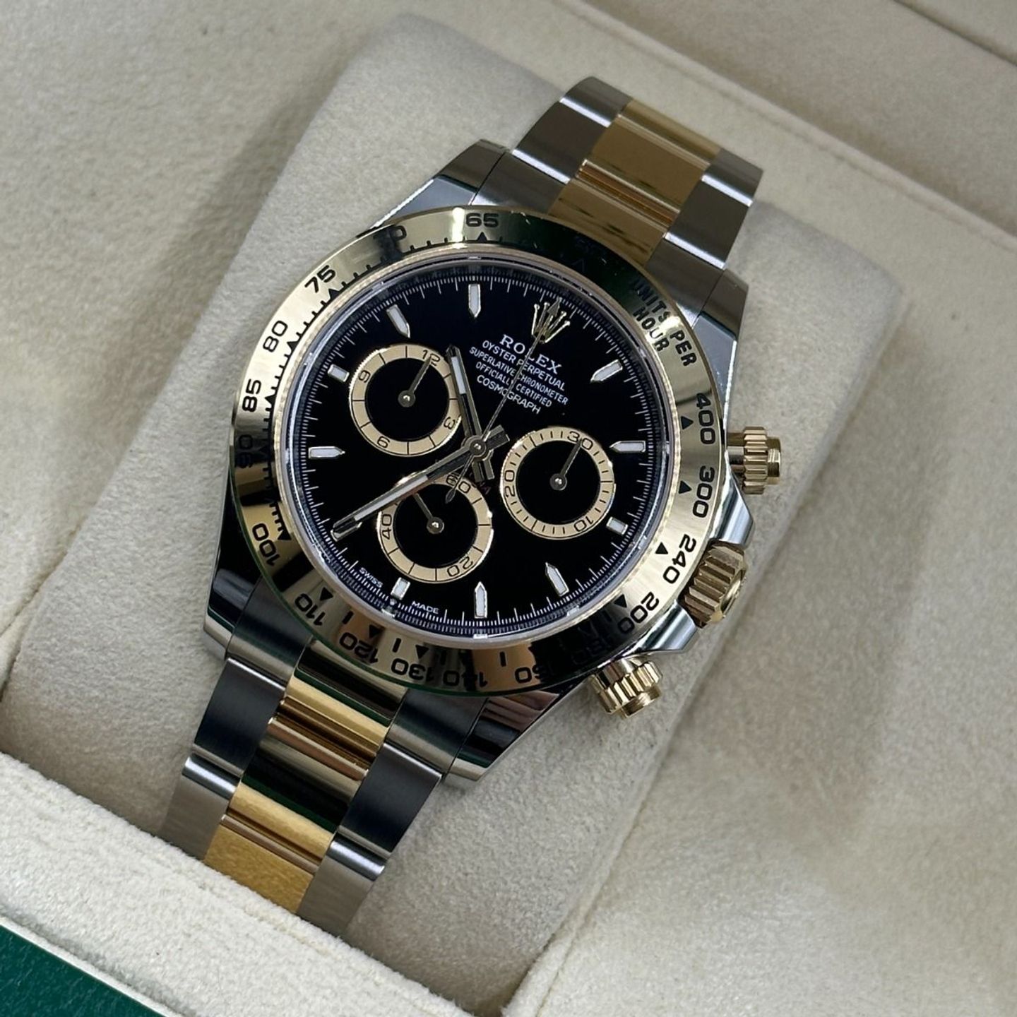 Rolex Daytona 126503 (2024) - Black dial 40 mm Gold/Steel case (8/8)