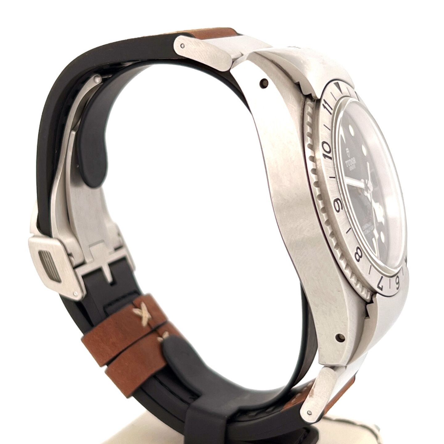 Tudor Black Bay 70150-0001 (2022) - Black dial 42 mm Steel case (3/4)