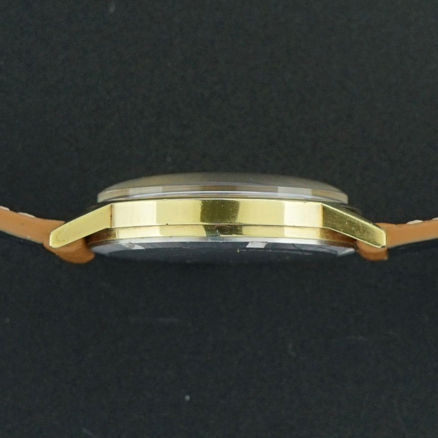 Omega Genève 136.070 - (5/8)