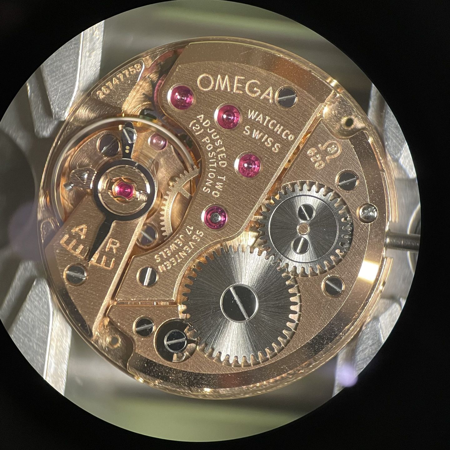 Omega De Ville 111.067 (1968) - Black dial 32 mm Yellow Gold case (7/7)