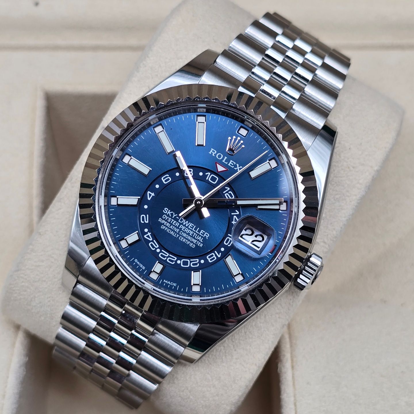 Rolex Sky-Dweller 326934 (2023) - Blue dial 42 mm Steel case (2/8)